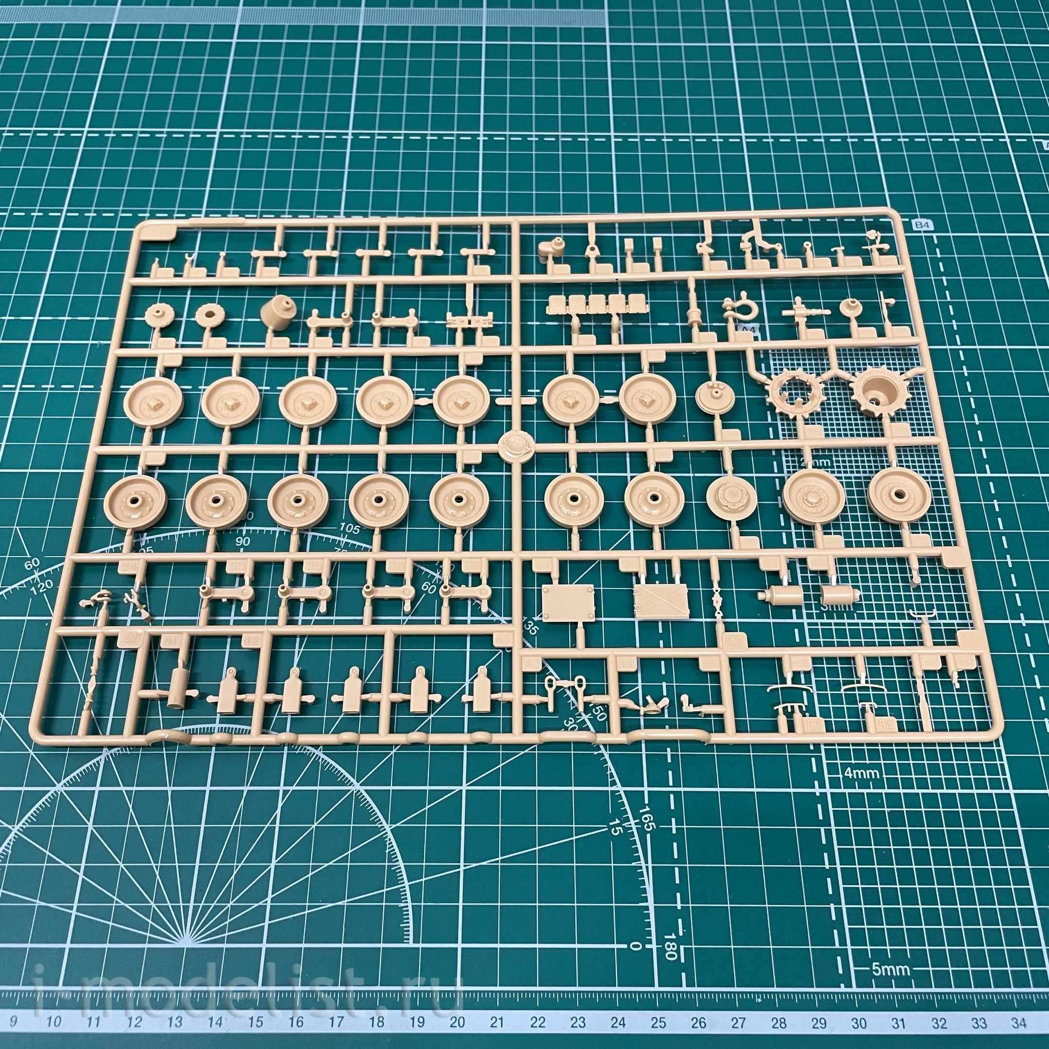 84557 HobbyBoss 1/35 Н емецкий основной боевой танк Leopard C2 MEXAS с TWMP