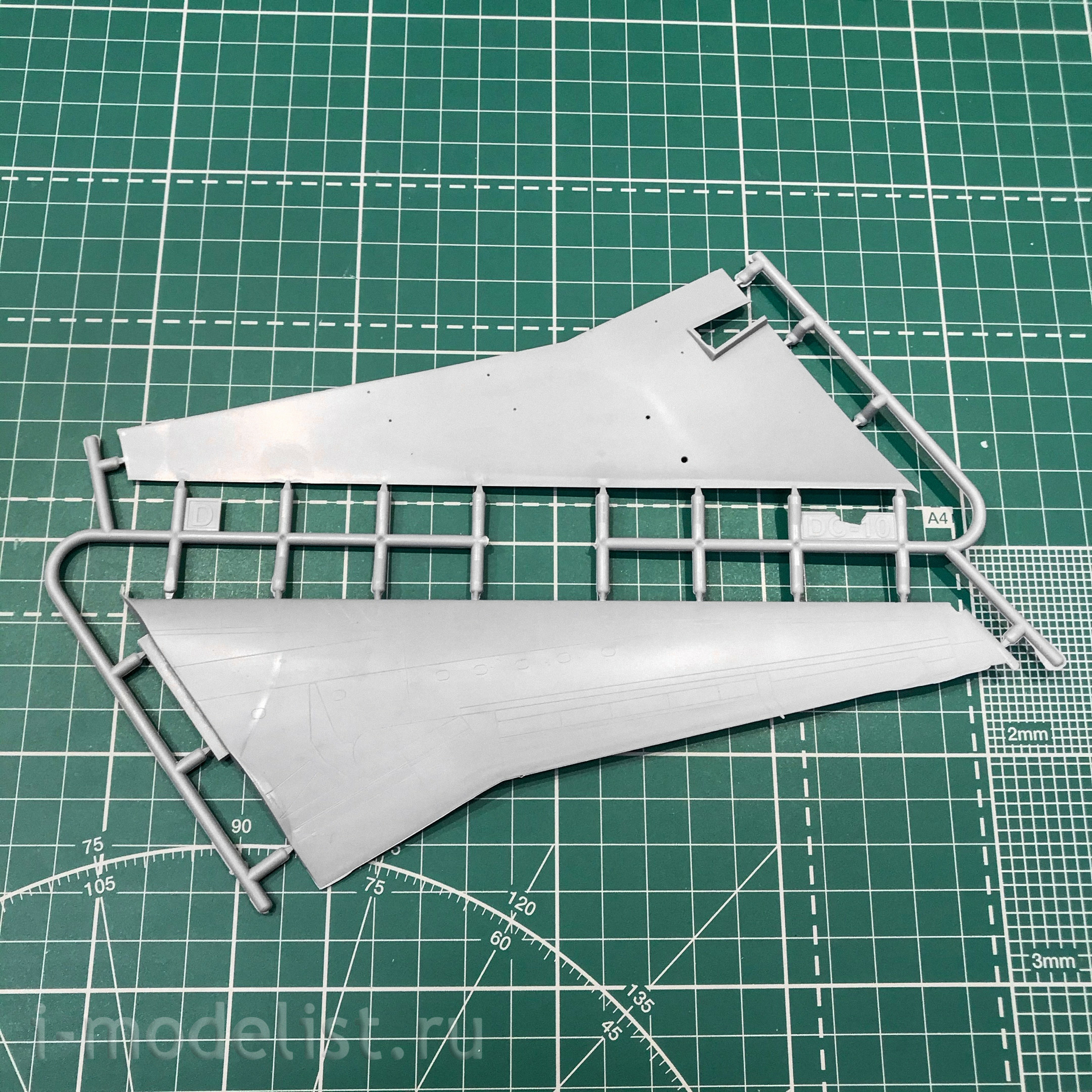 144121-2 Восточный Экспресс 1/144 Авиалайнер DC-10-30 United Airlines