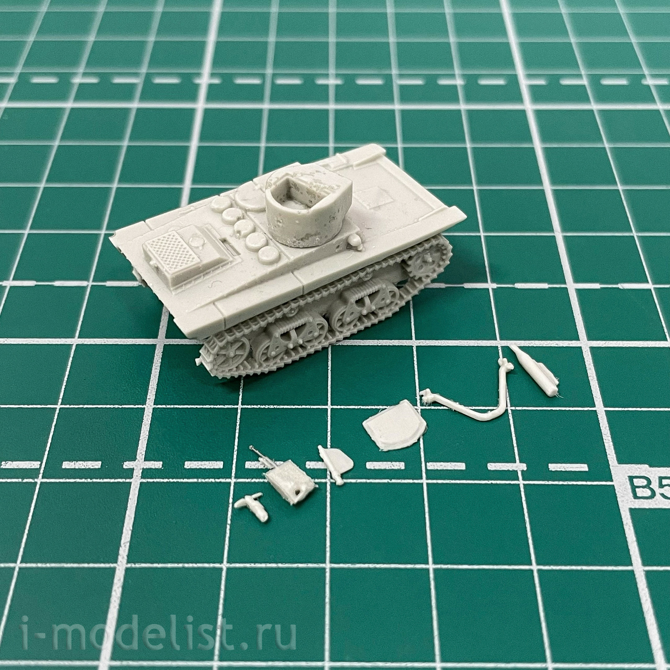 100099 Zebrano 1/100 Советский плавающий танк Т-37А с бронекорпусом Ижорского завода