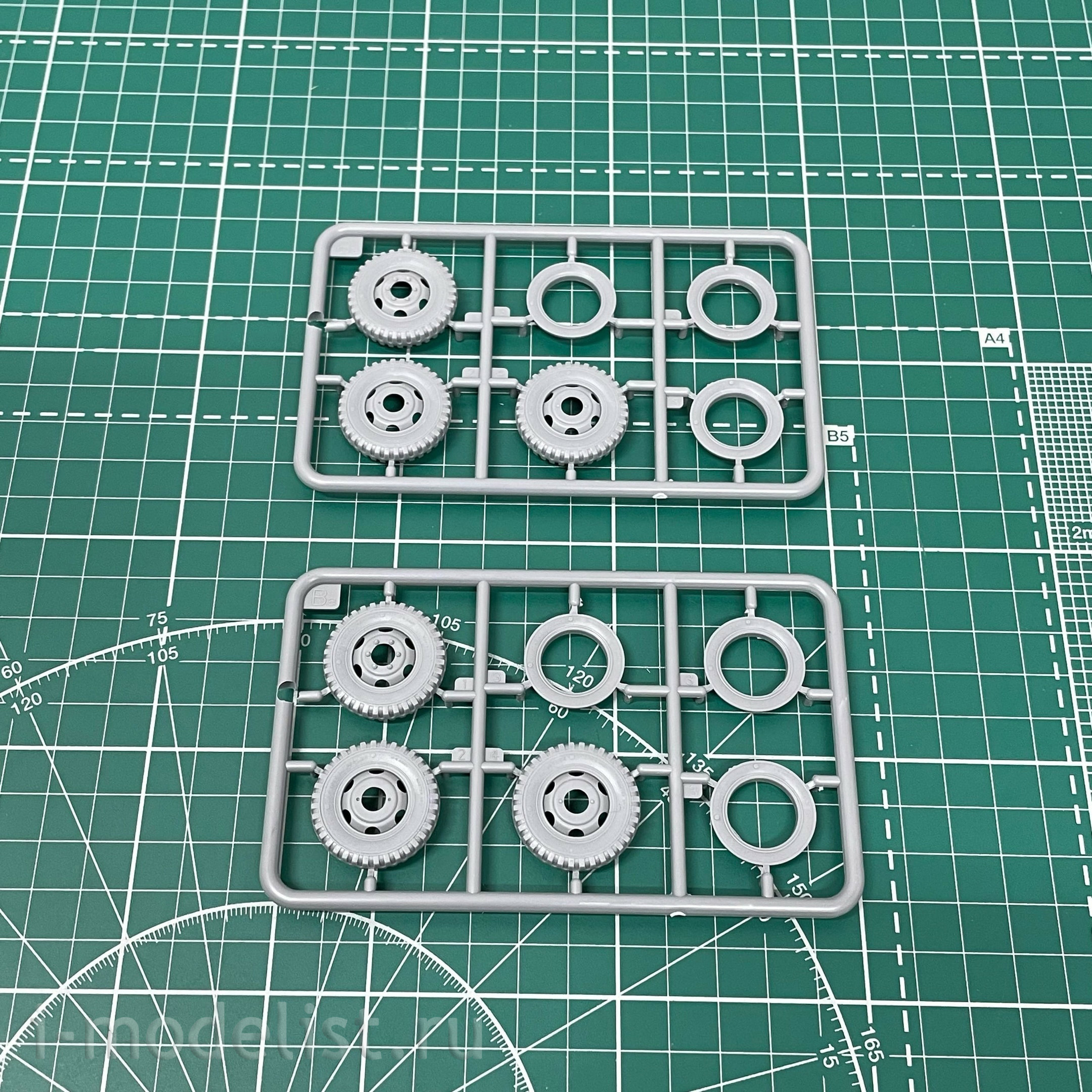 35383 MiniArt 1/35 Грузовой автомобиль армии США G7107 с экипажем и металлическим кузовом
