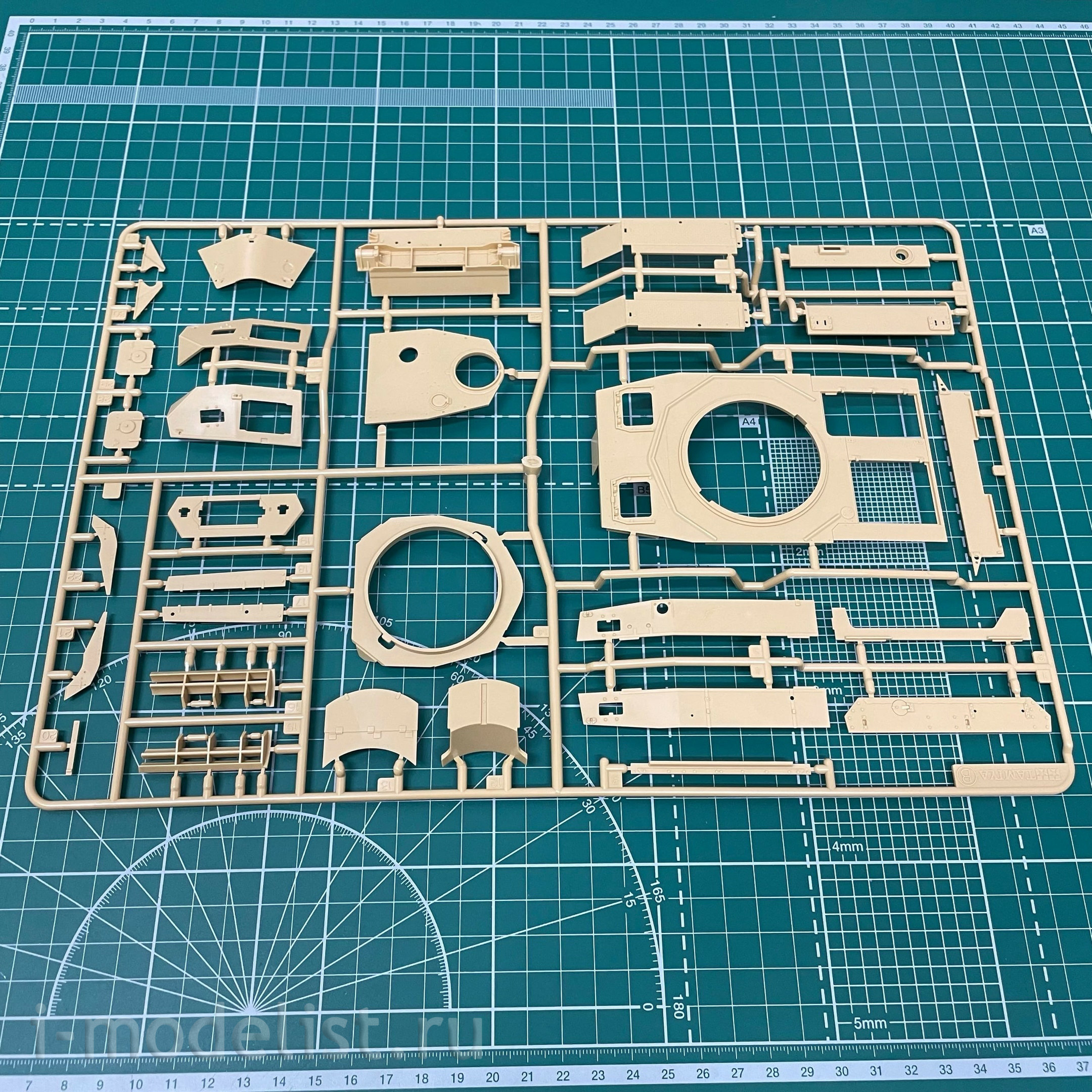 35378 Tamiya 1/35 Немецкий танк Panzerkampfwagen IV Ausf.G ранний (5 миниатюр)
