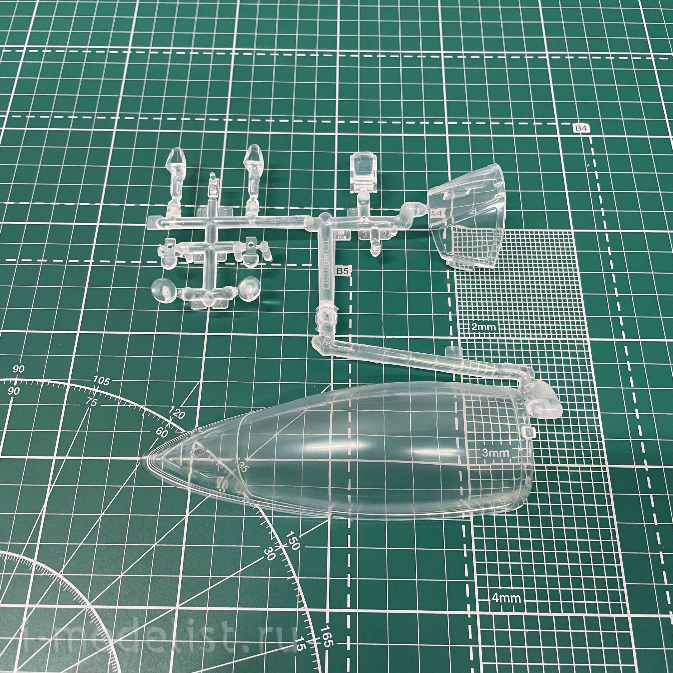 81808 HobbyBoss 1/18 Самолет F-86F-30 “Sabre”
