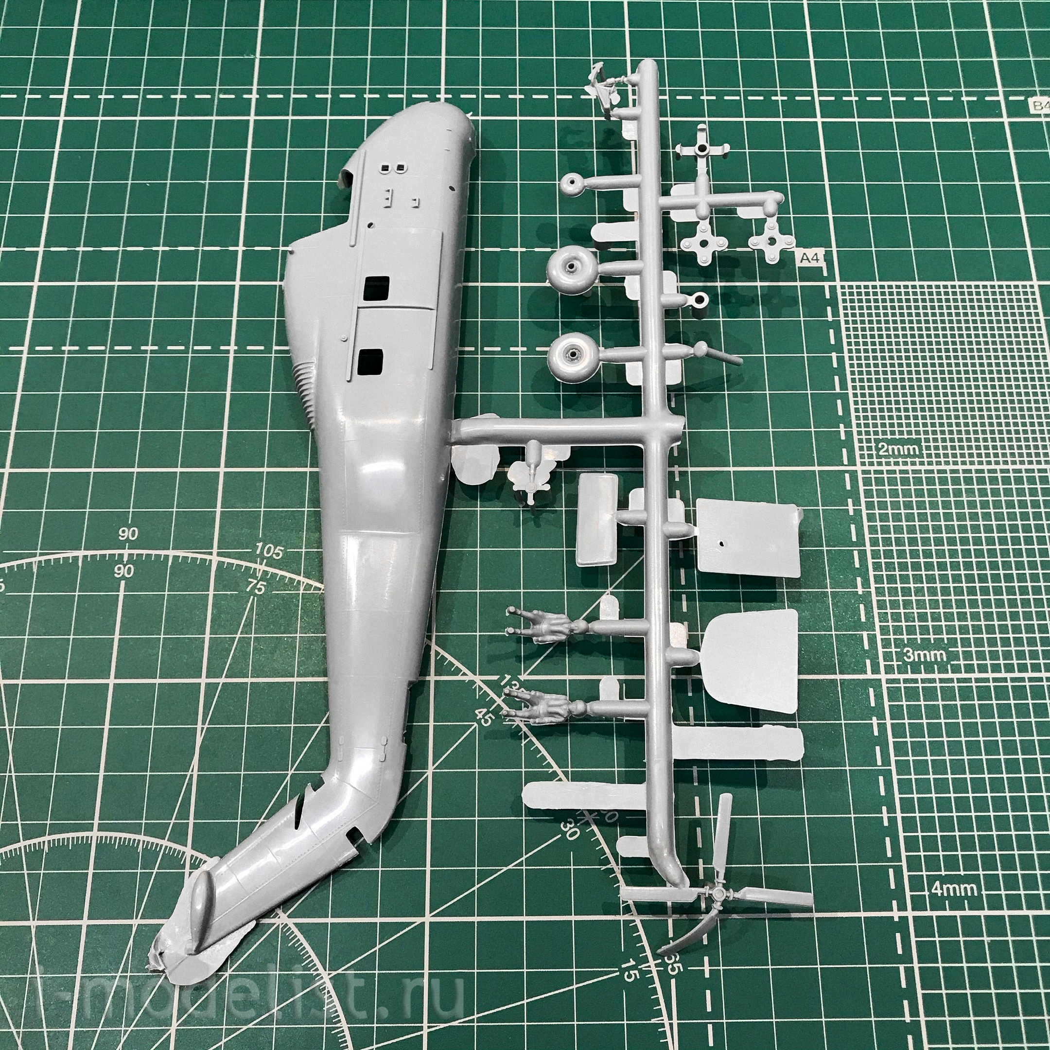 72269 Восточный экспресс 1/72 Противолодочный вертолет Вессекс 