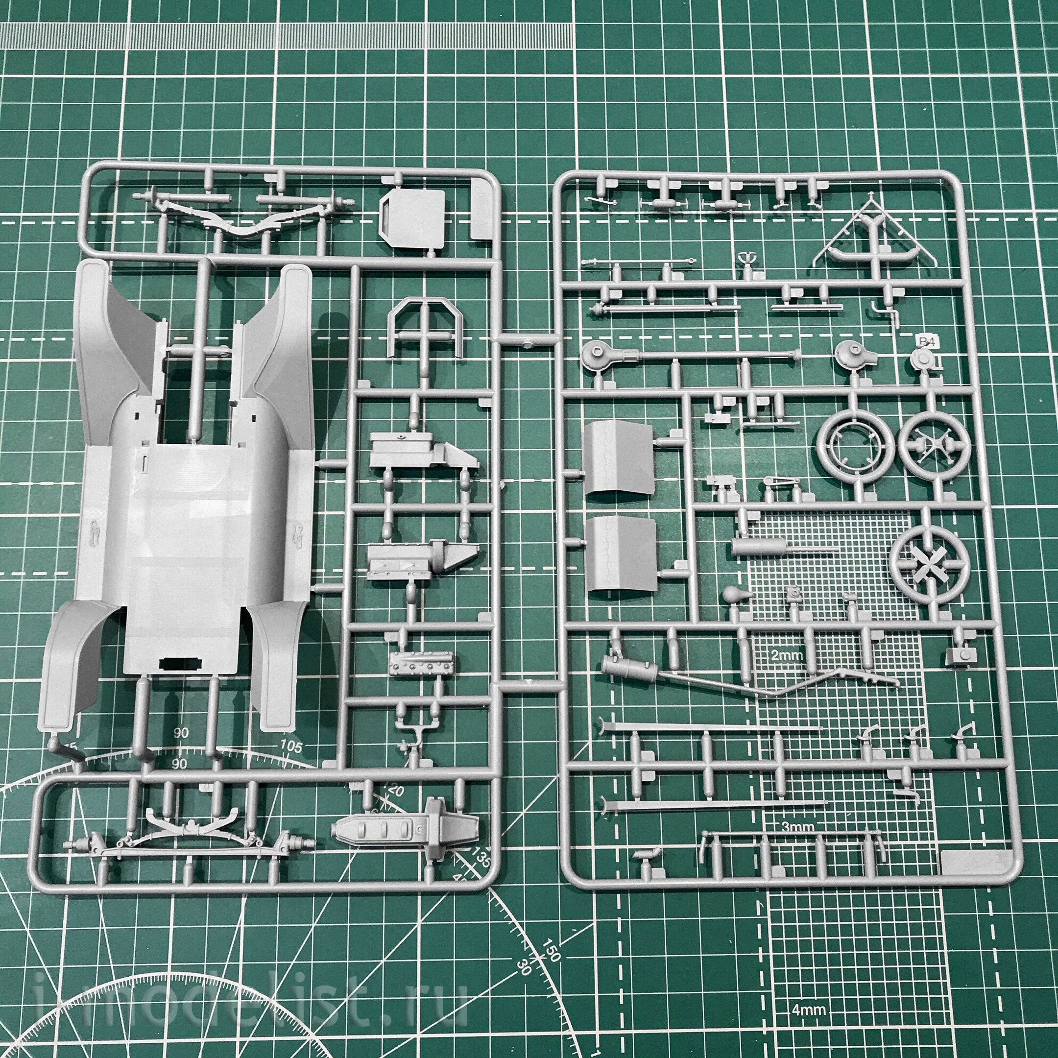 24015 ICM 1/24 Американский спортивный автомобиль Модель T 1913 Speedster