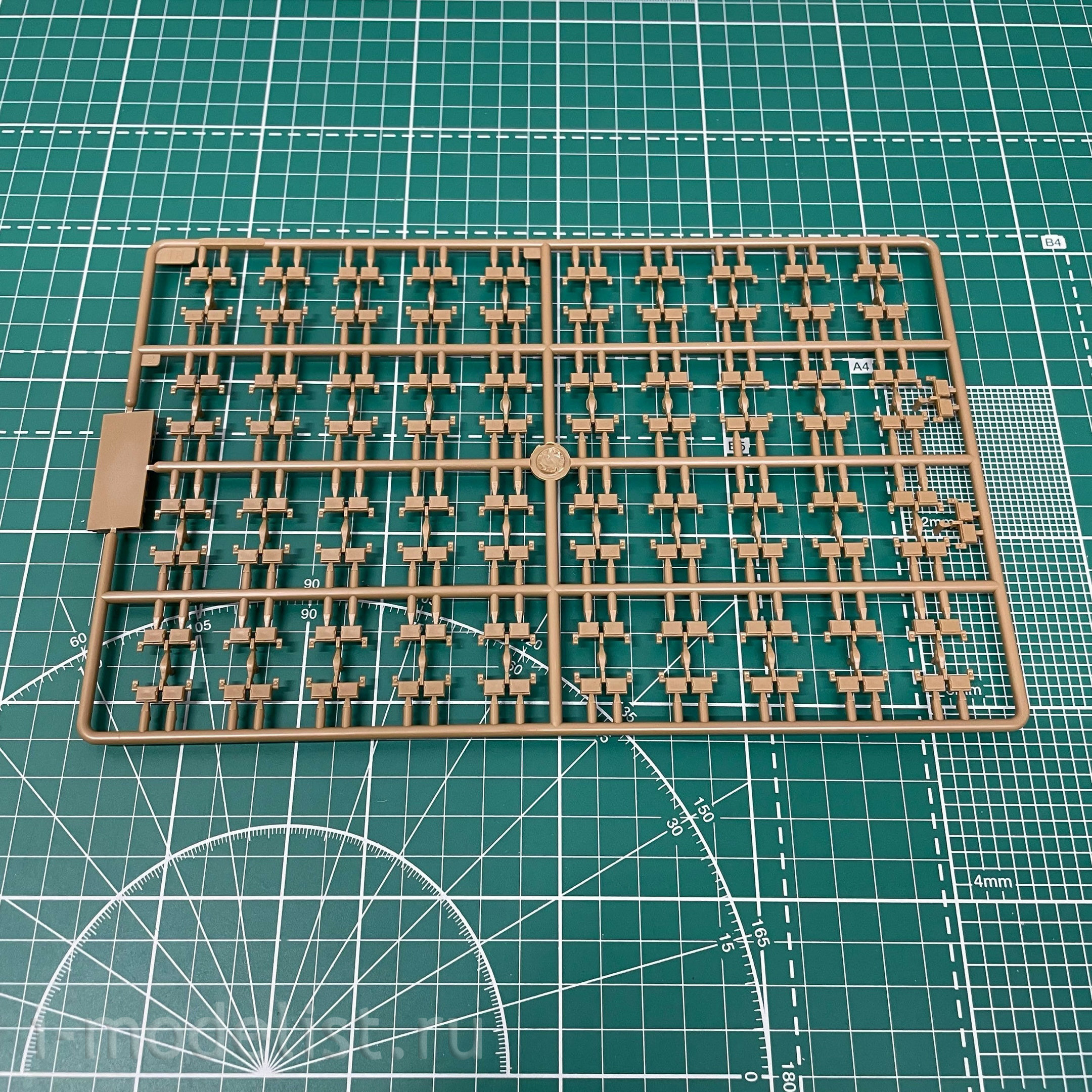 84557 HobbyBoss 1/35 Н емецкий основной боевой танк Leopard C2 MEXAS с TWMP