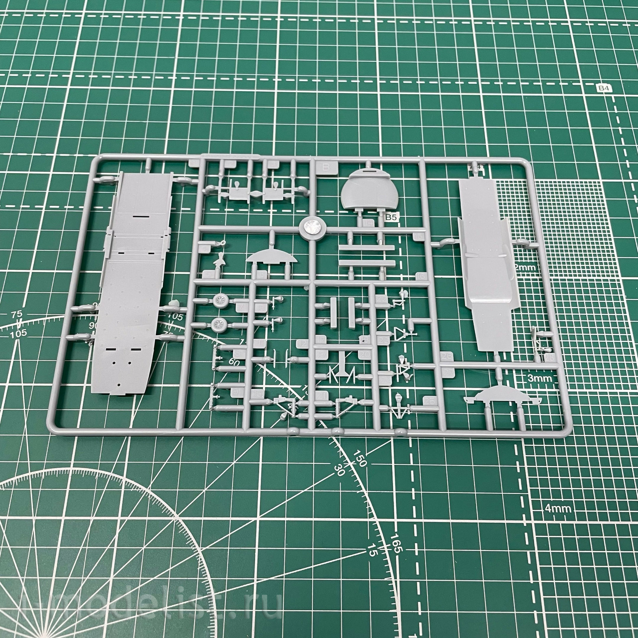83902 HobbyBoss 1/144 Самолёт Shaanxi Y-8