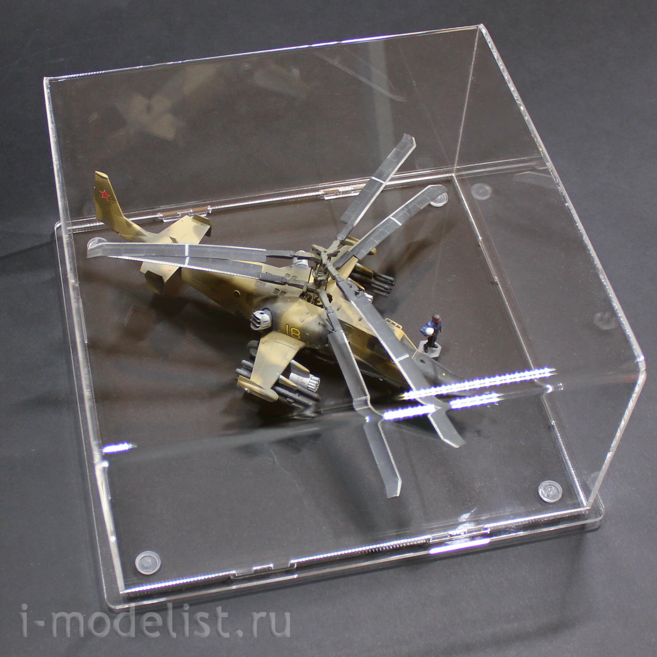 LCB003 LemonCraft Бокс акриловый на пластиковом основании (для диорам и моделей) 200х200х100