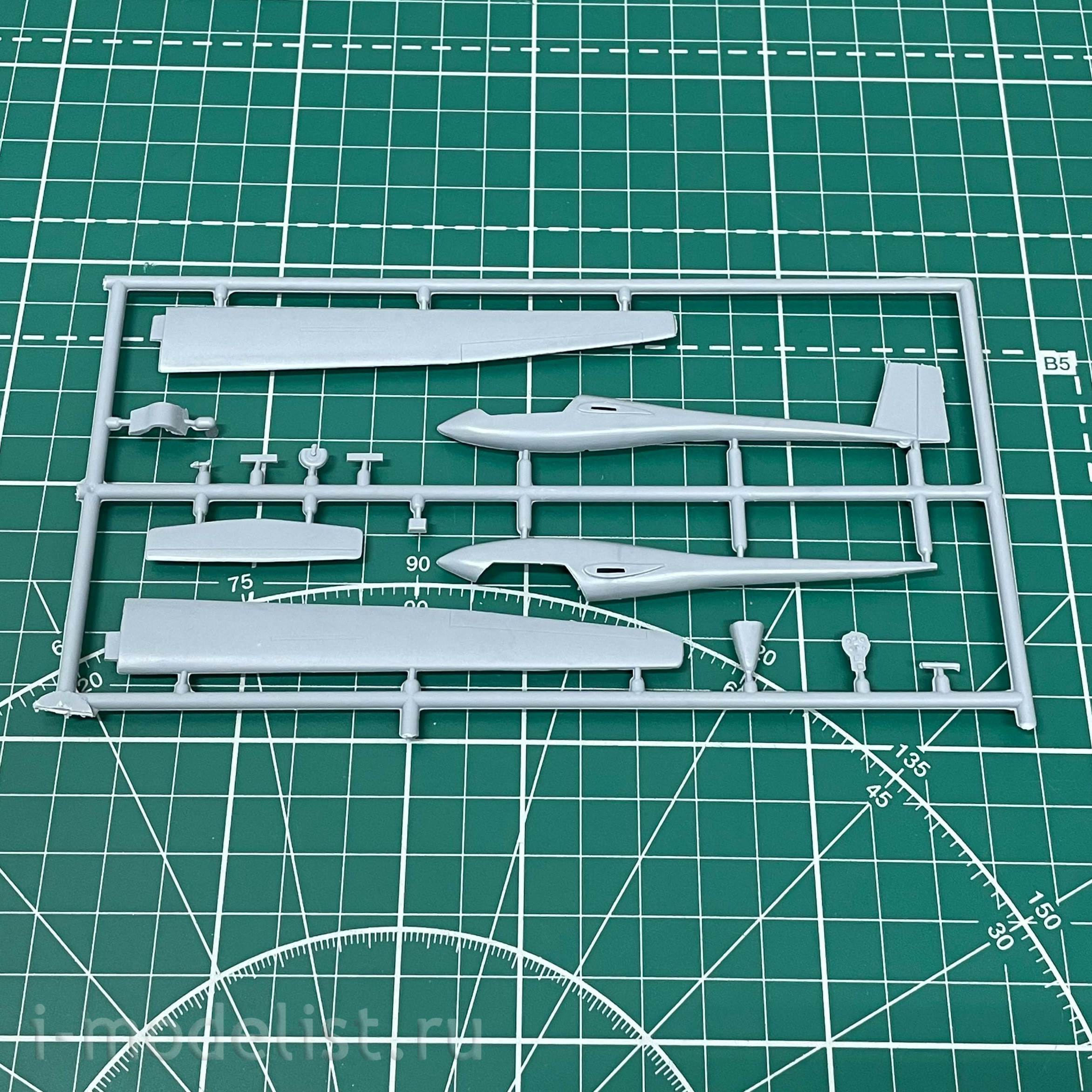 KPM0133 Kovozavody Prostejov 1/72 Astir CS-77 “Jeans”