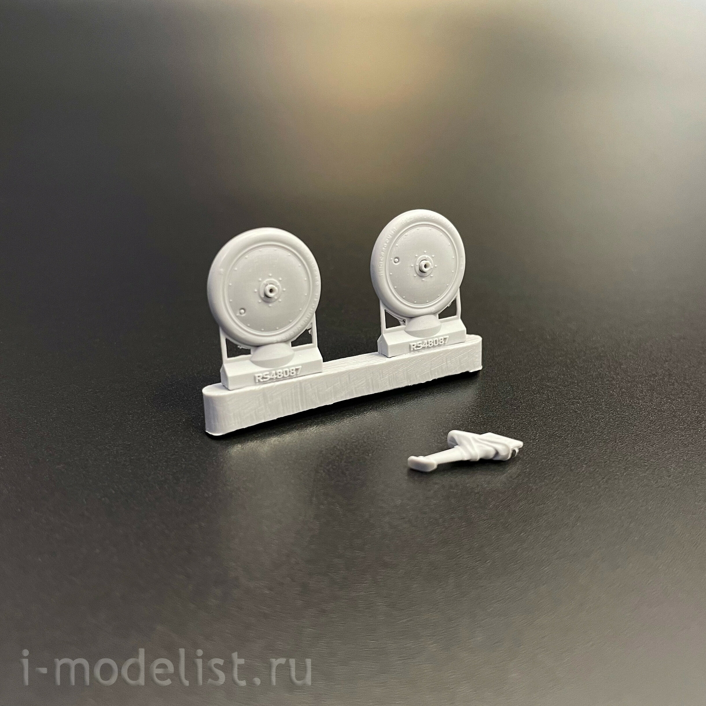 RS48087 Э.В.М. 1/48 Колёса шасси И-16 ранний тип (Звезда)