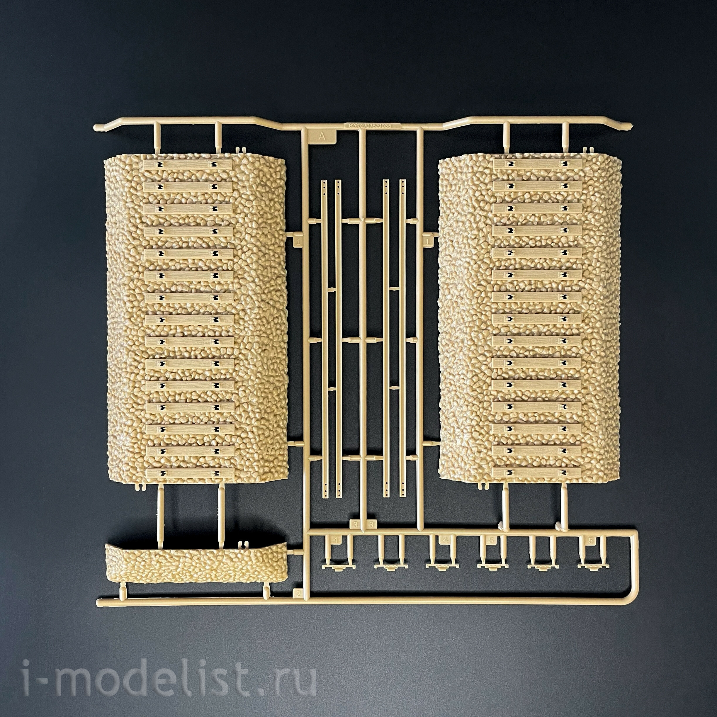 82936 Hobbyboss 1/72 Немецкая специальная железнодорожная платформа Panzerträgerwagen
