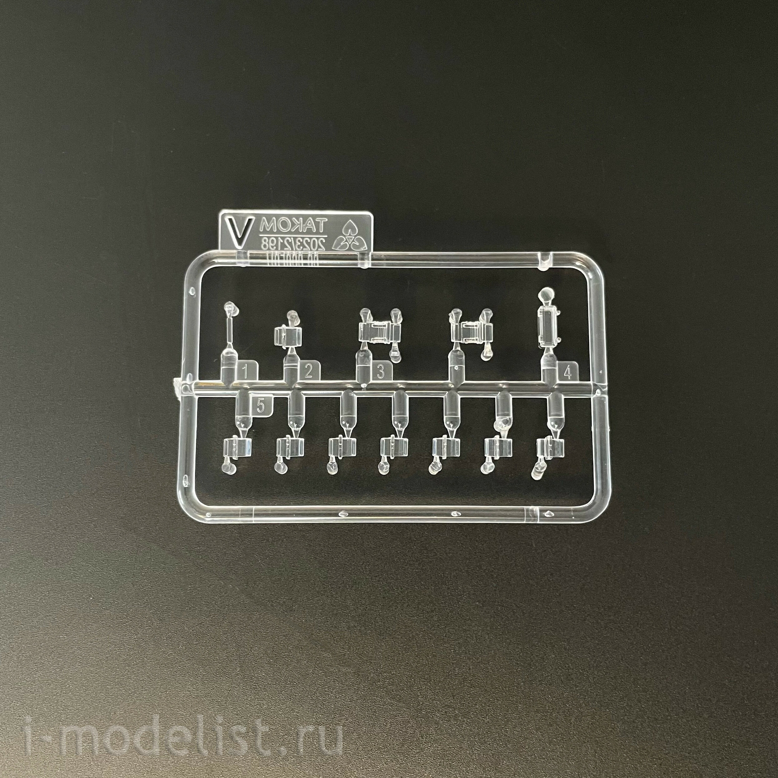 2200 Takom 1/35 Немецкий танк Tiger I (средний) с Zimmerit