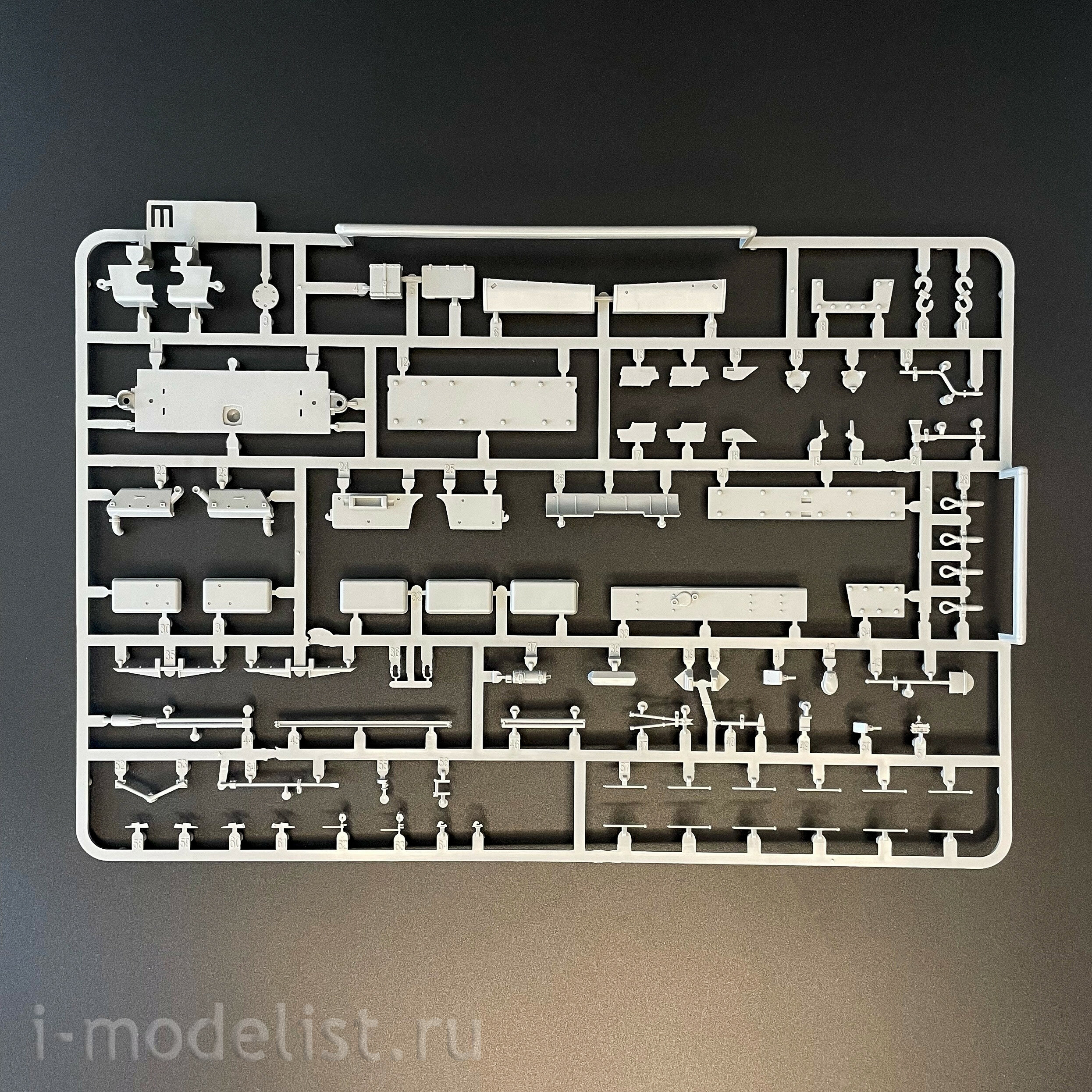 8017 Takom 1/35 Немецкая САУ StuH 42 & StuG III Ausf. G (средний), 2 в 1
