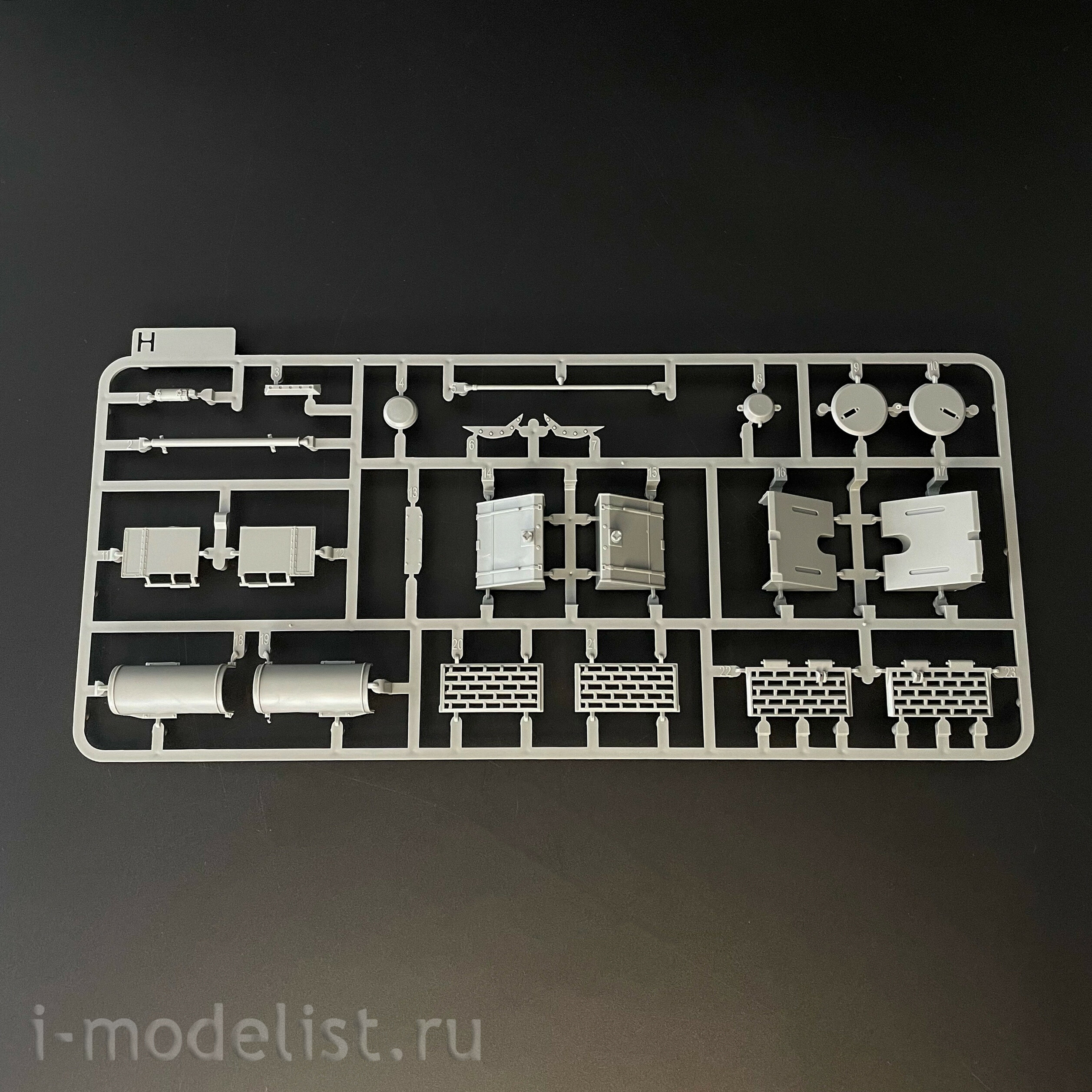 2200 Takom 1/35 Немецкий танк Tiger I (средний) с Zimmerit