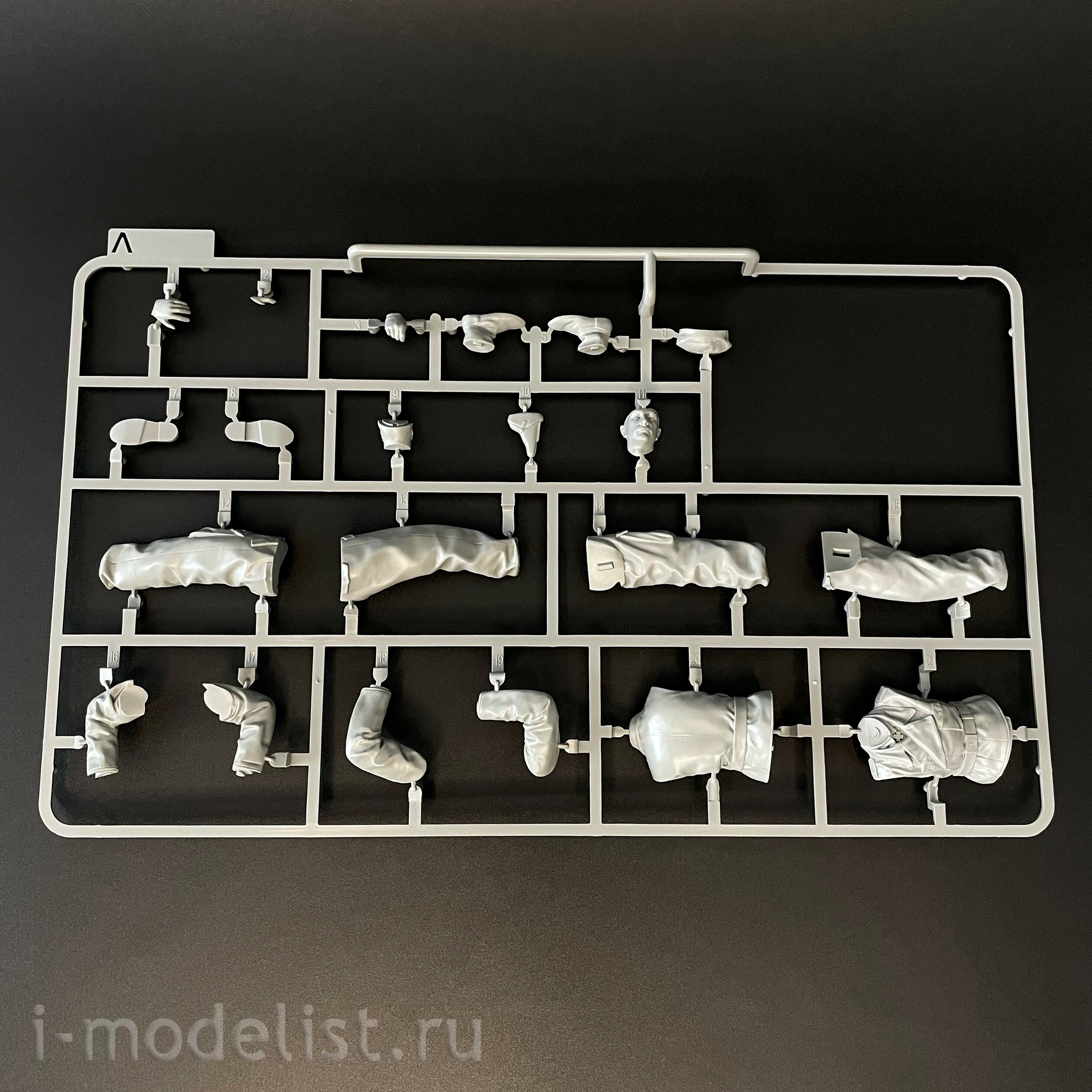 2200 Takom 1/35 Немецкий танк Tiger I (средний) с Zimmerit