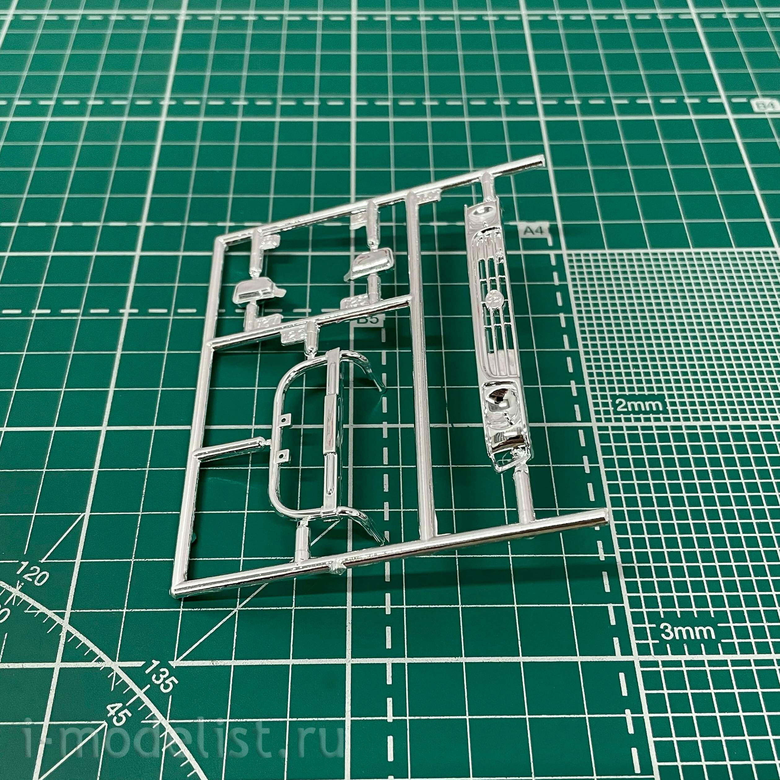 05698 Aoshima 1/24 Toyota HiLux Surf SSR-X Wide Body '91