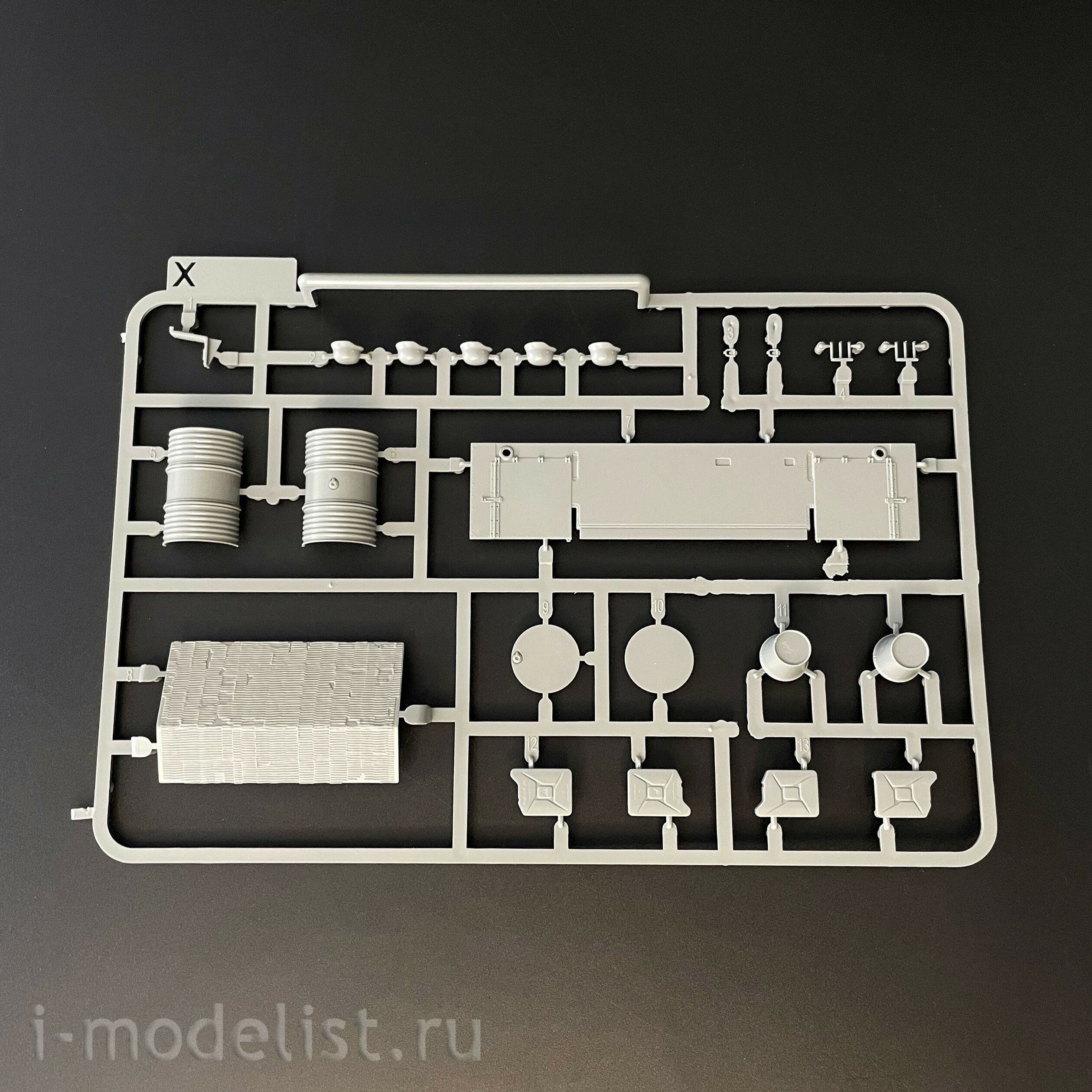 2199 Takom 1/35 Немецкий тяжёлый танк Sd.Kfz. 181 Pz. Kpfw VI Ausf.E Tiger I (поздний) с Zimmerit