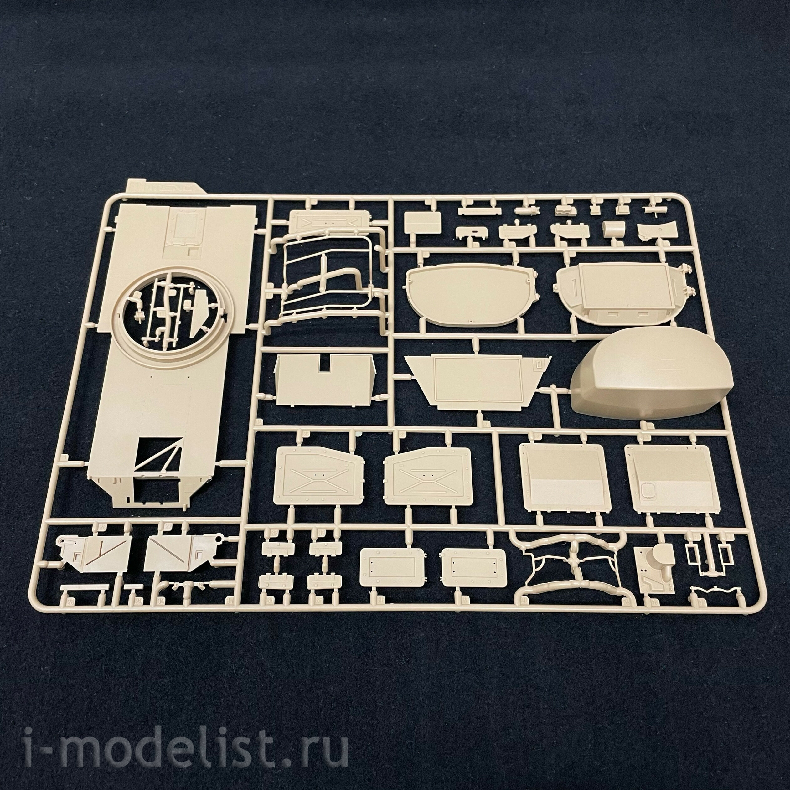 SS-014 Meng 1/35 Российский зенитный ракетный комплекс 9K37M1 Бук