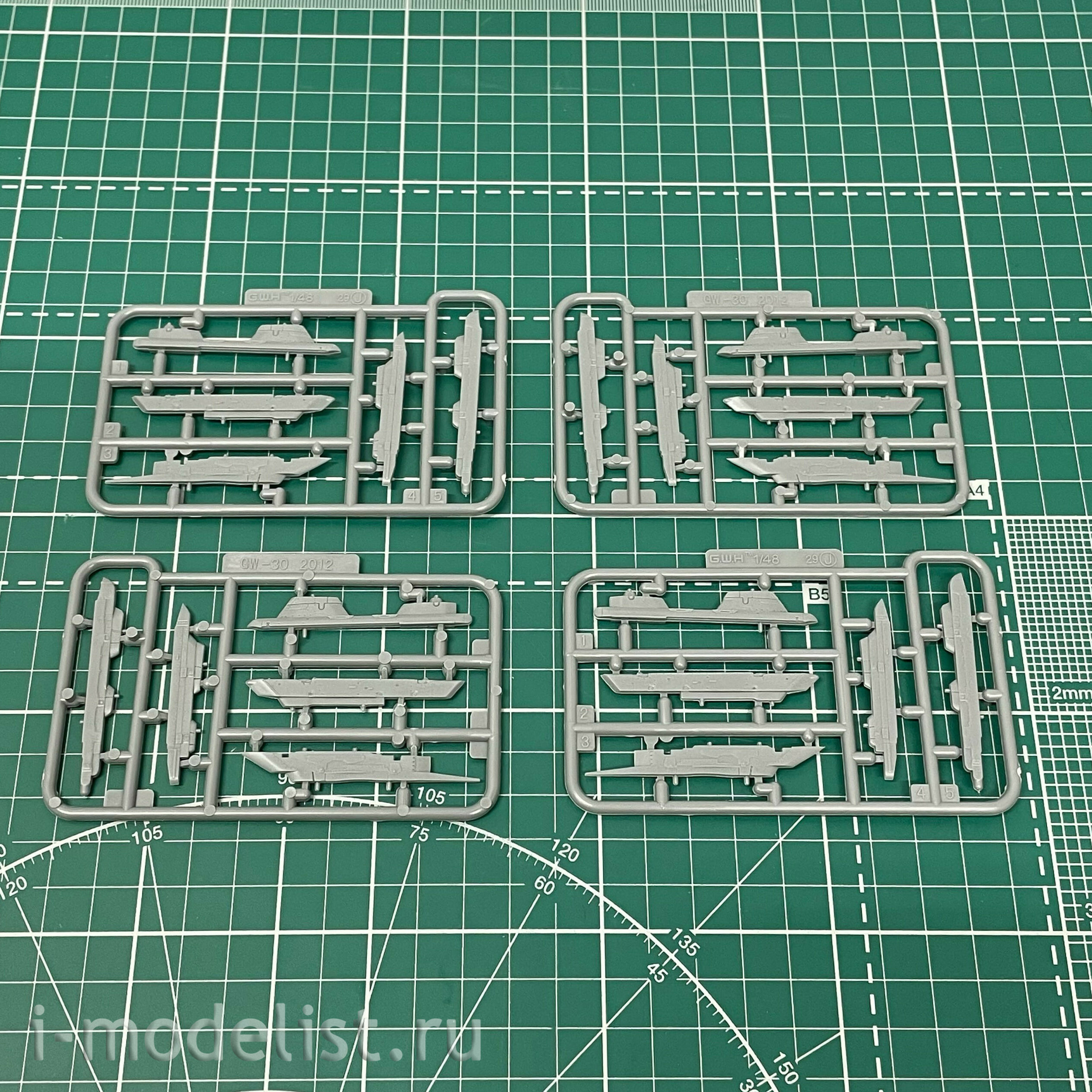S4814 Great Wall Hobby 1/48 Самолет М-29 9-13 (Пилотажная Группа Стрижи)