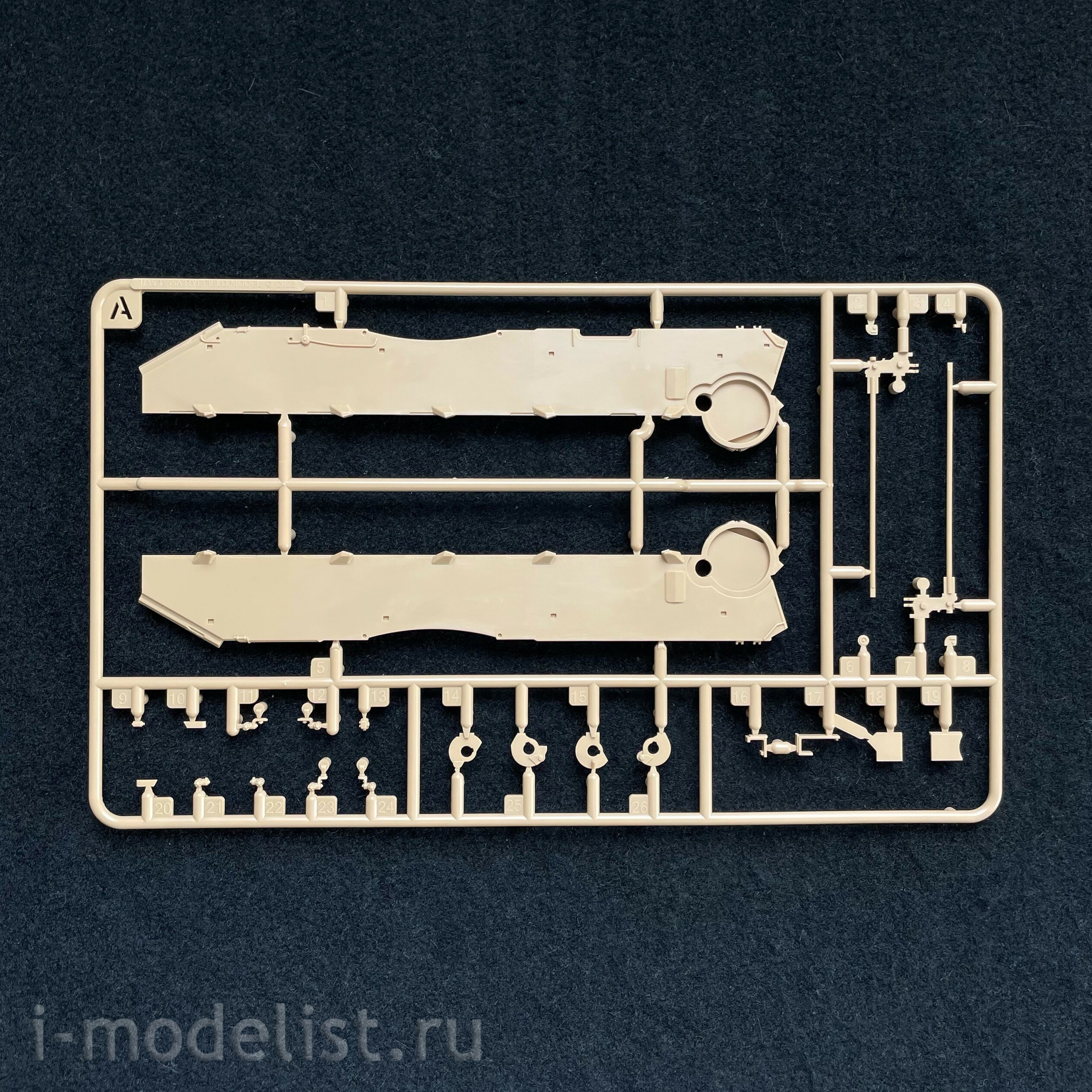 RM-5091 Rye Field Model 1/35 Советский танк Т-55АМД с комплексом активной защиты (КАЗ) 