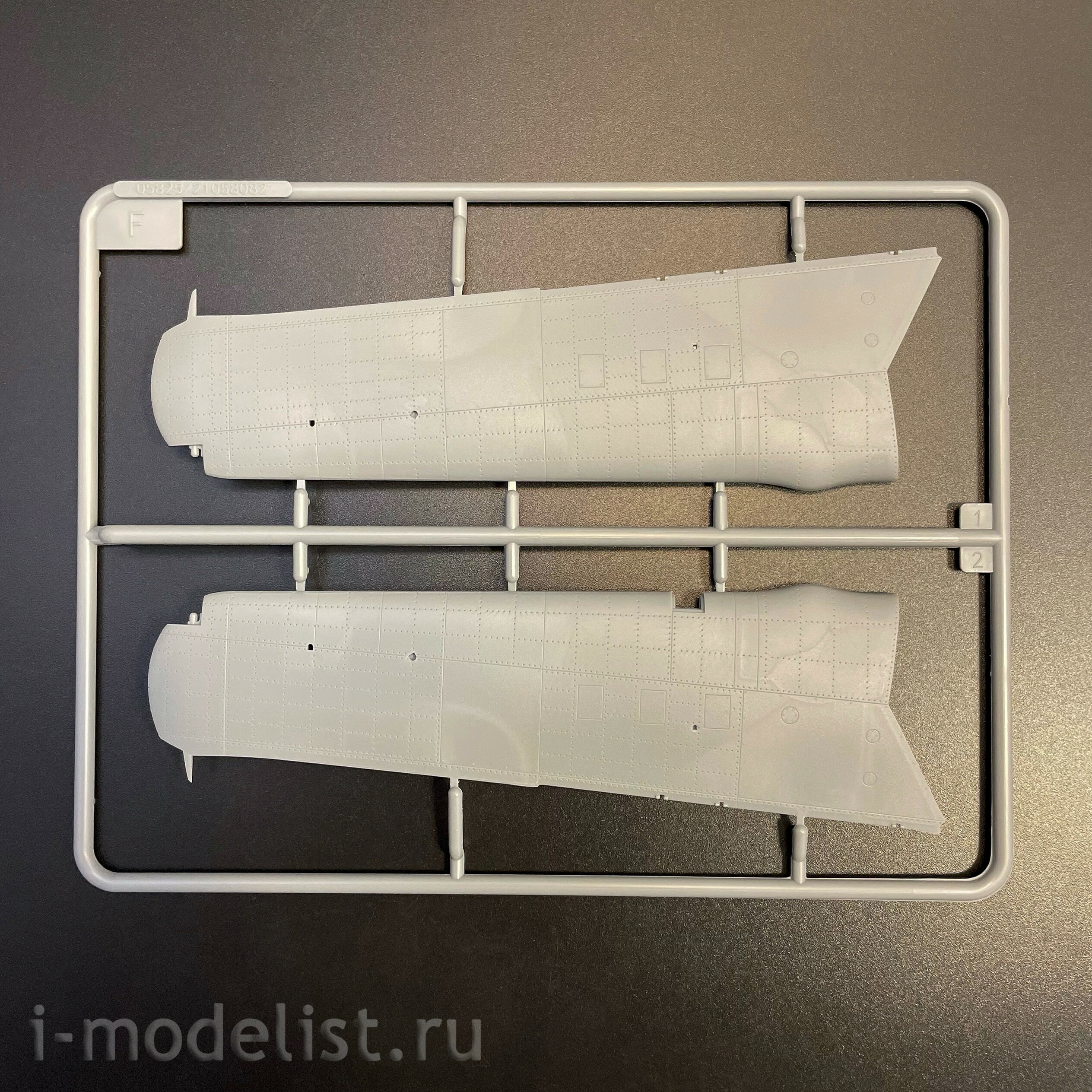05825 Трубач 1/48 Бомбардировщик-торпедоносец Royal Navy Fairey Barracuda Mk. II