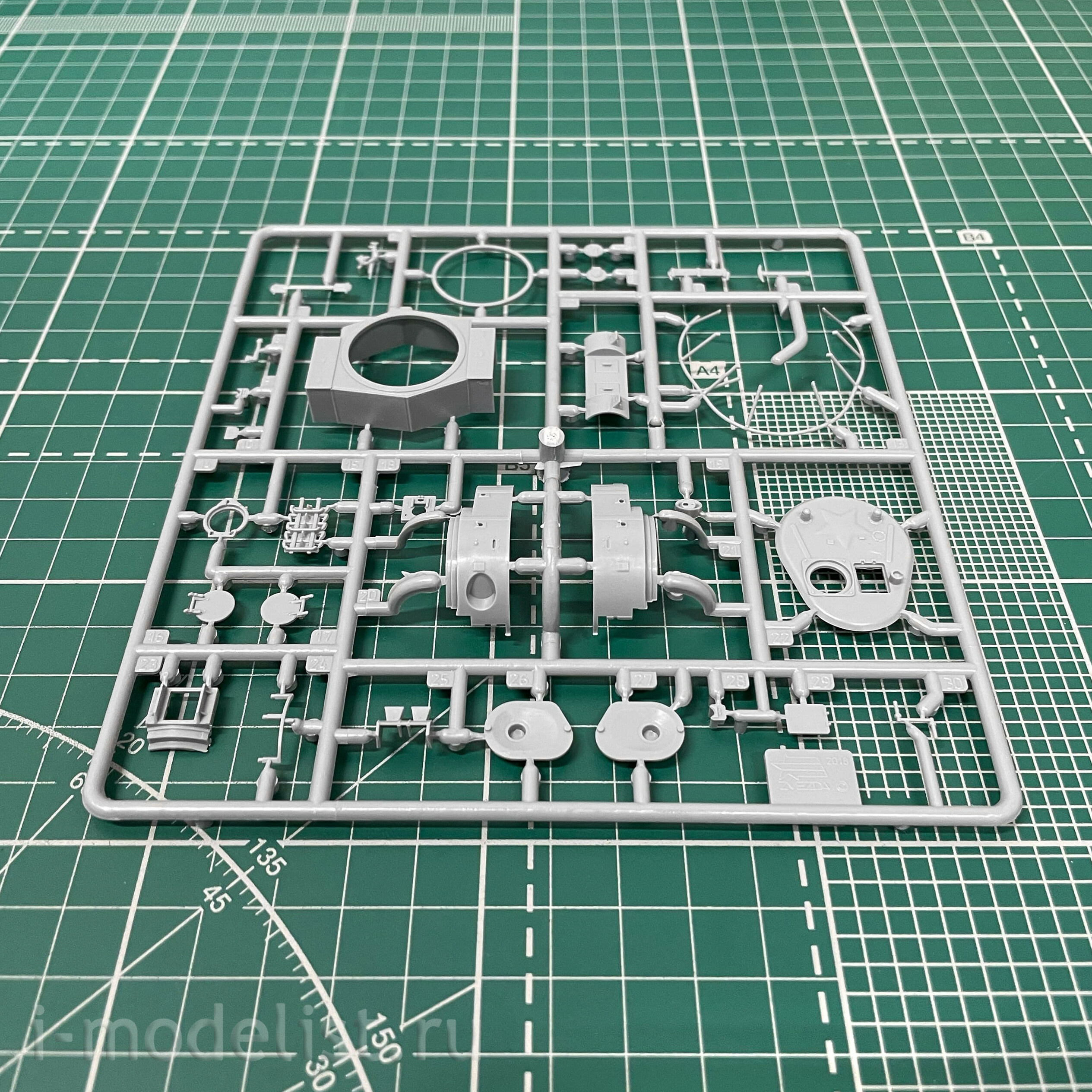 5061ПН Звезда 1/72 Подарочный набор: Советский тяжелый танк Т-35