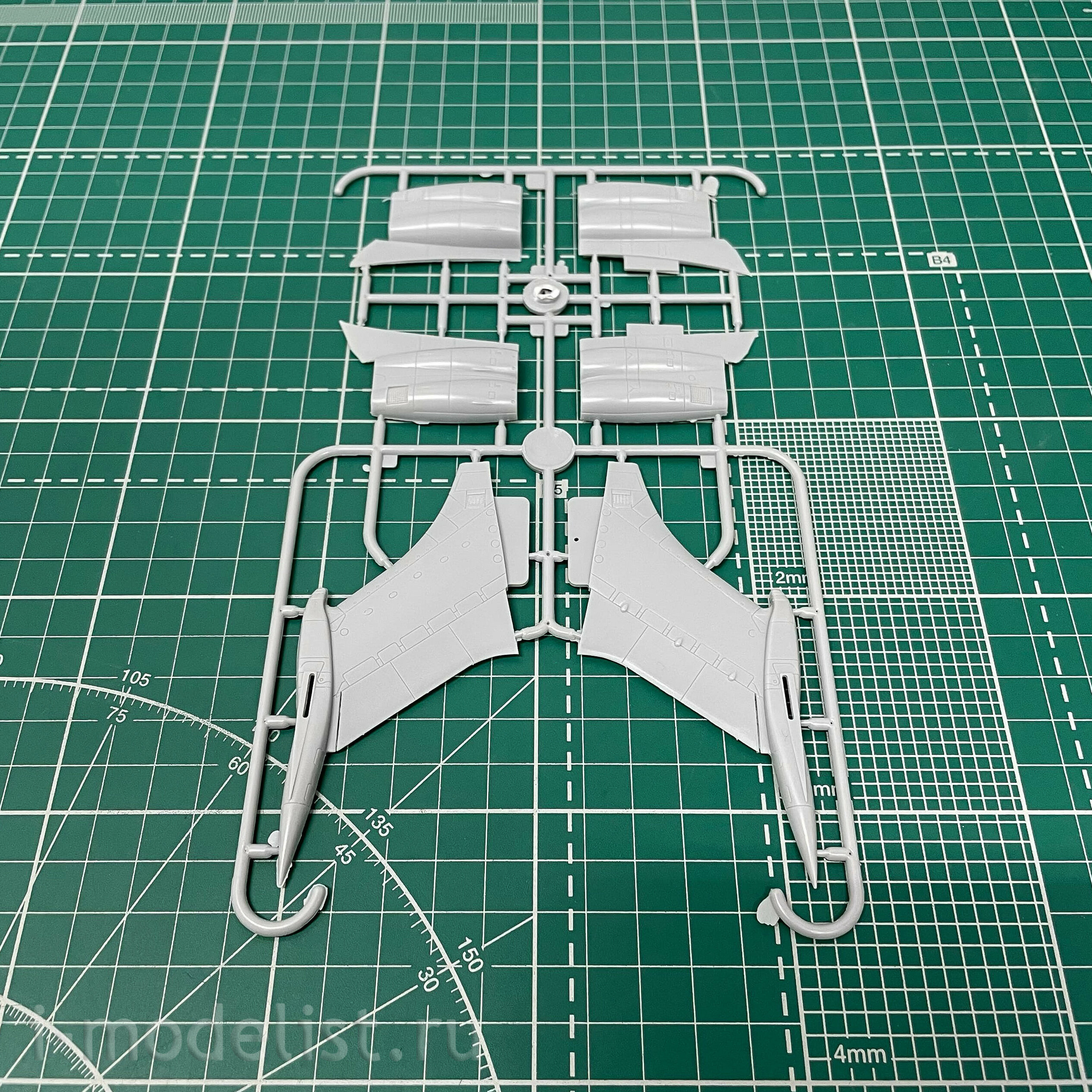 329 Roden 1/144 Самолёт Vickers Super VC10 Type 1154 (East African Airways)