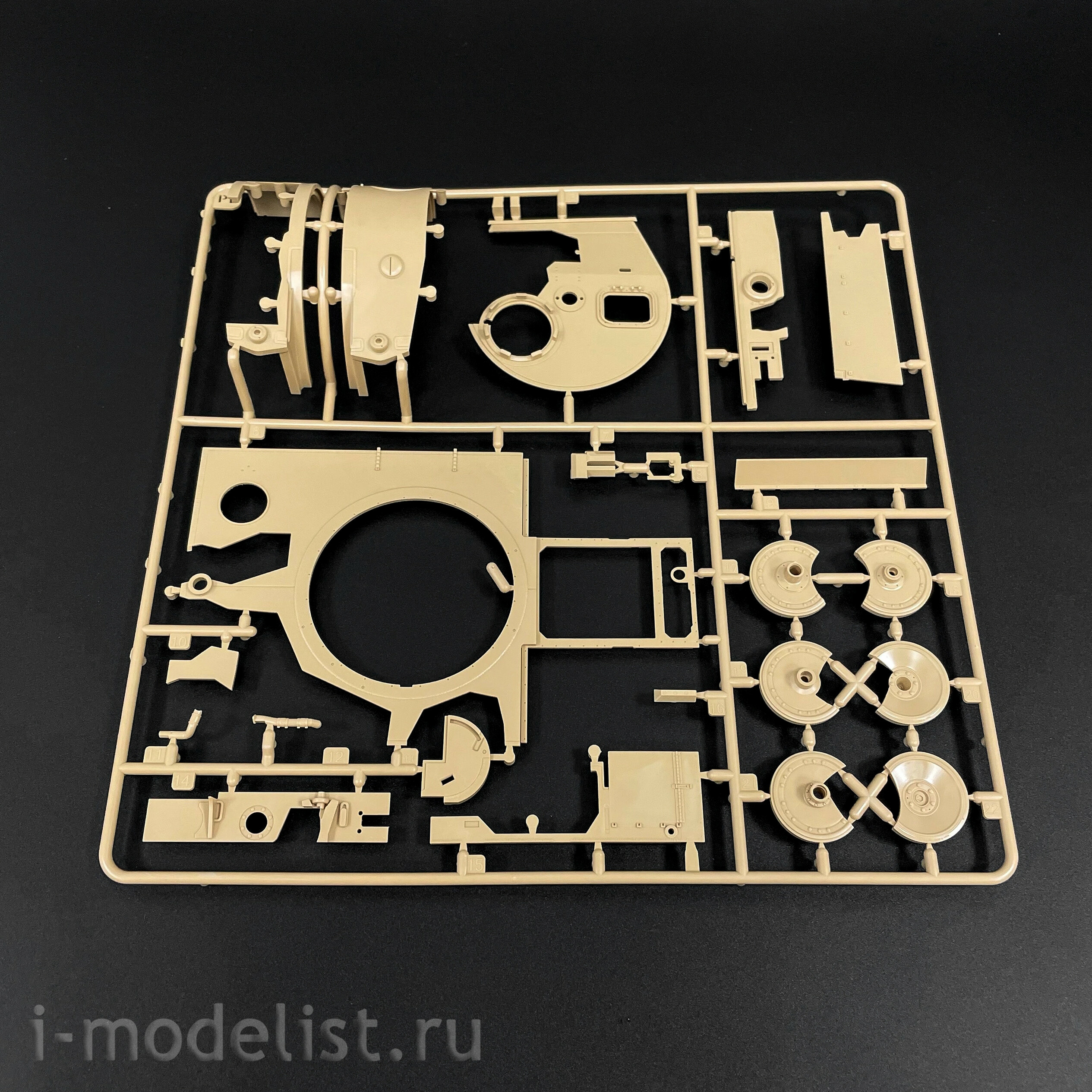 RM-5100 Rye Field Model 1/35 Немецкий танк Pz. Kpfw. VI Ausf. E Tiger I mid. Production