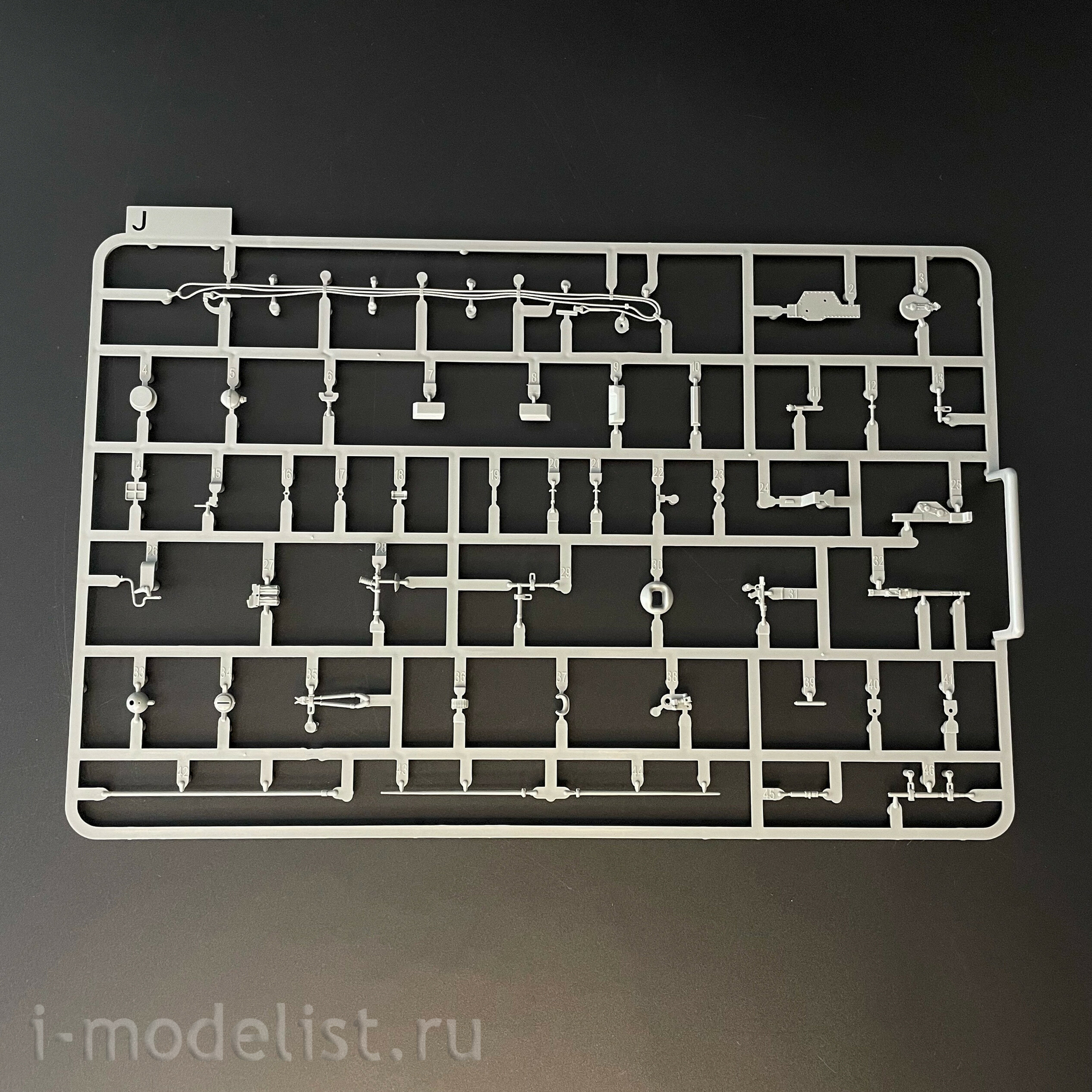 2200 Takom 1/35 Немецкий танк Tiger I (средний) с Zimmerit