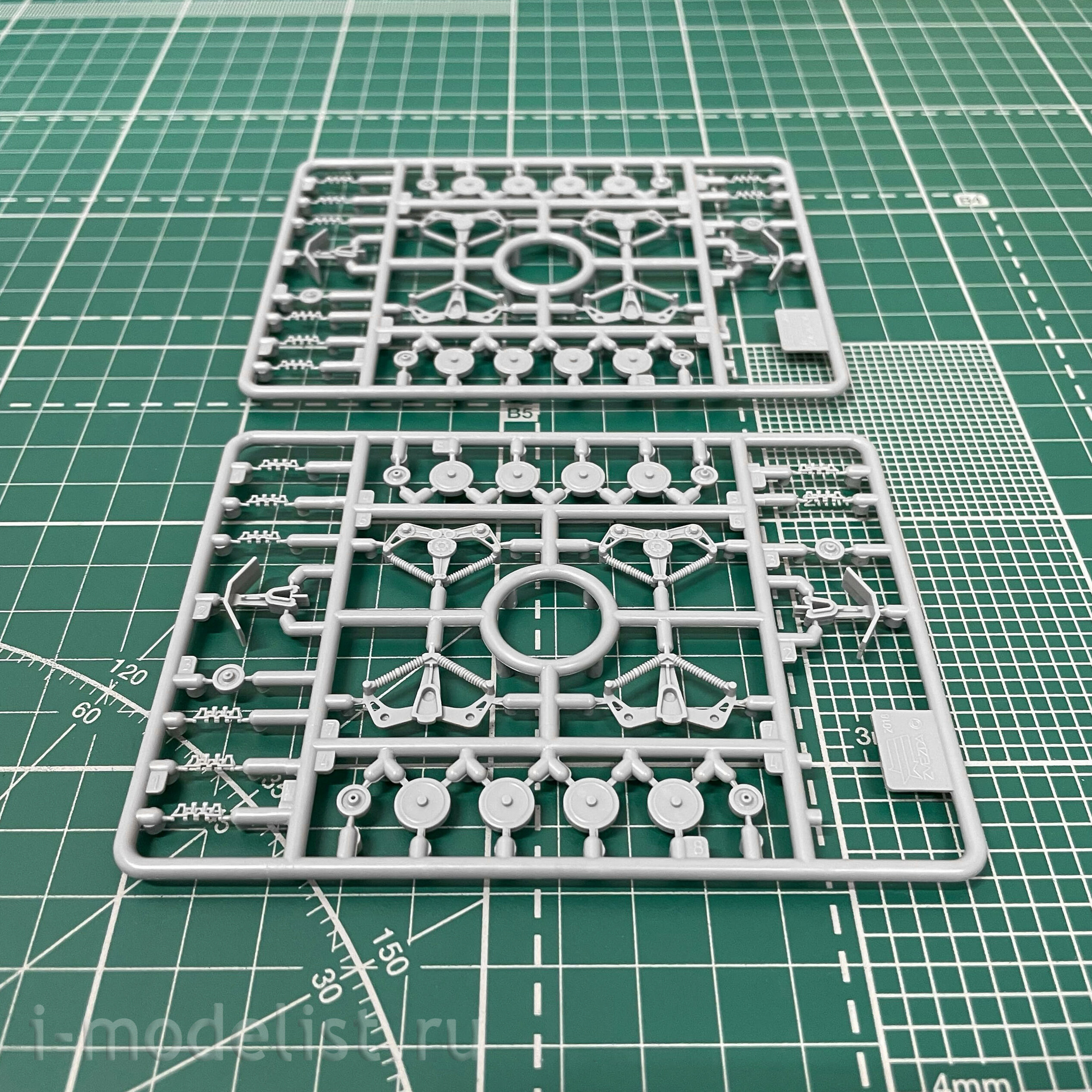 5061ПН Звезда 1/72 Подарочный набор: Советский тяжелый танк Т-35