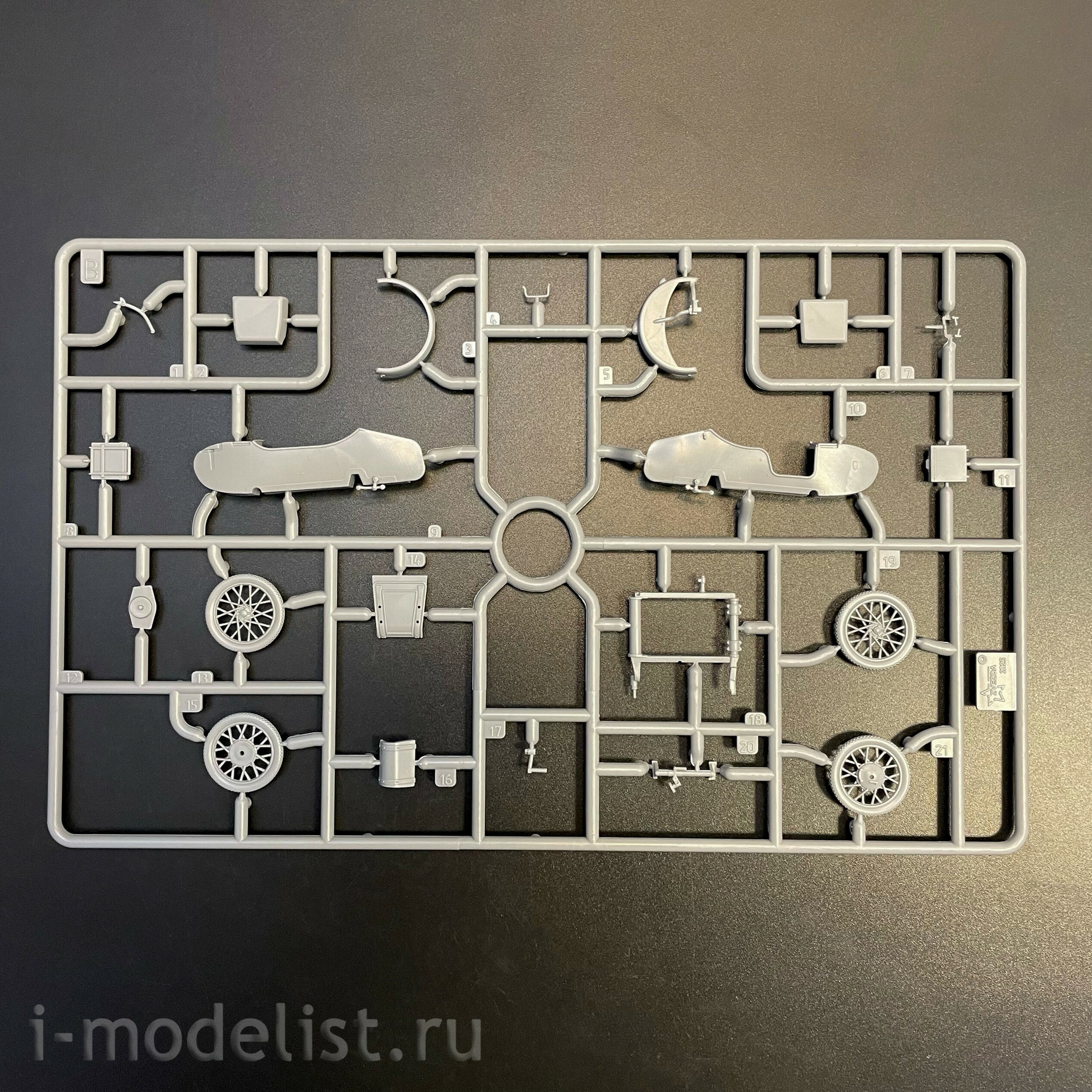3717 Звезда 1/35 Немецкий мотоцикл Zündapp K800 с коляской и экипажем