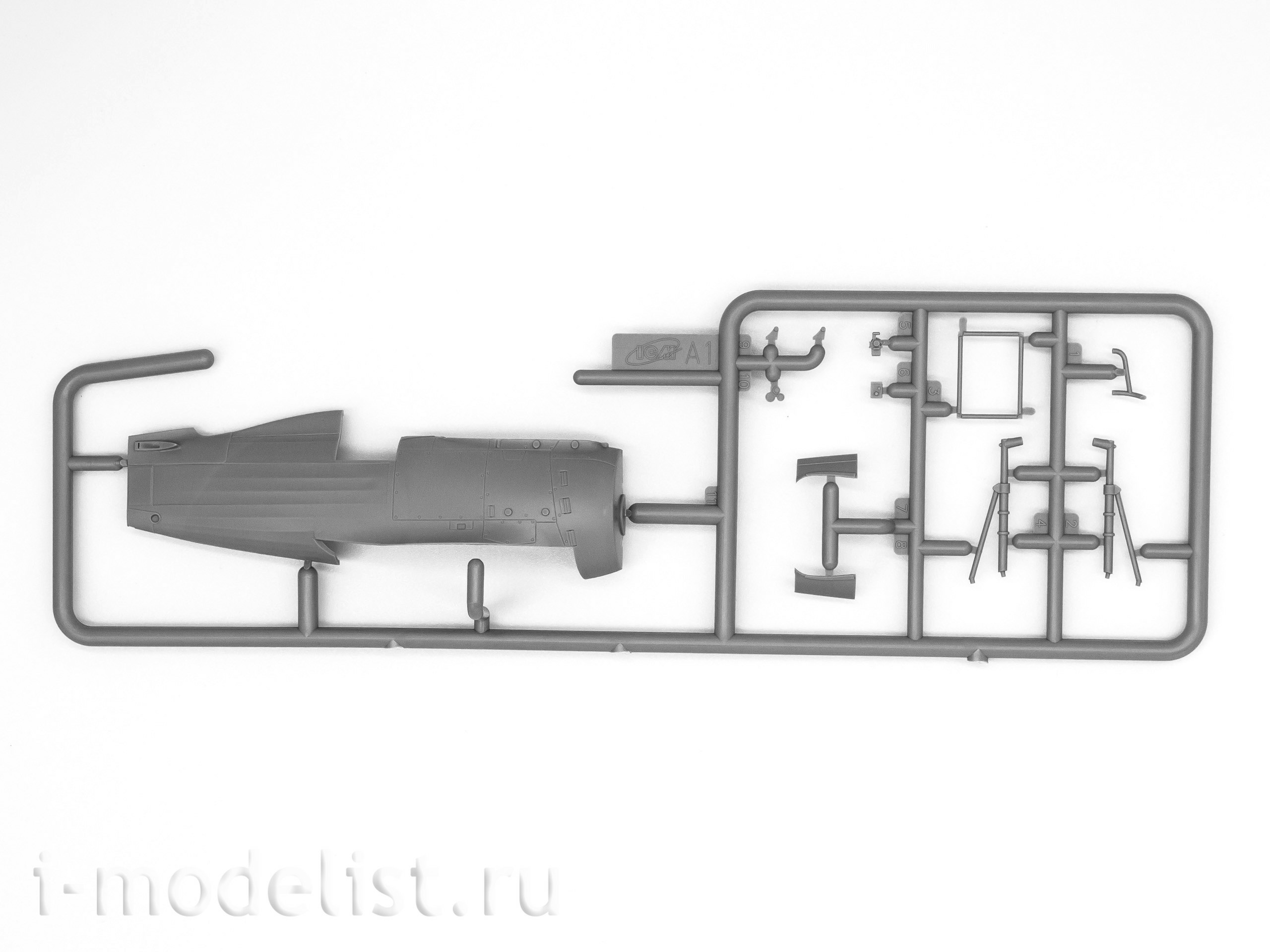 48095 ICM 1/48 Советский истребитель-биплан 2МВ И-153 