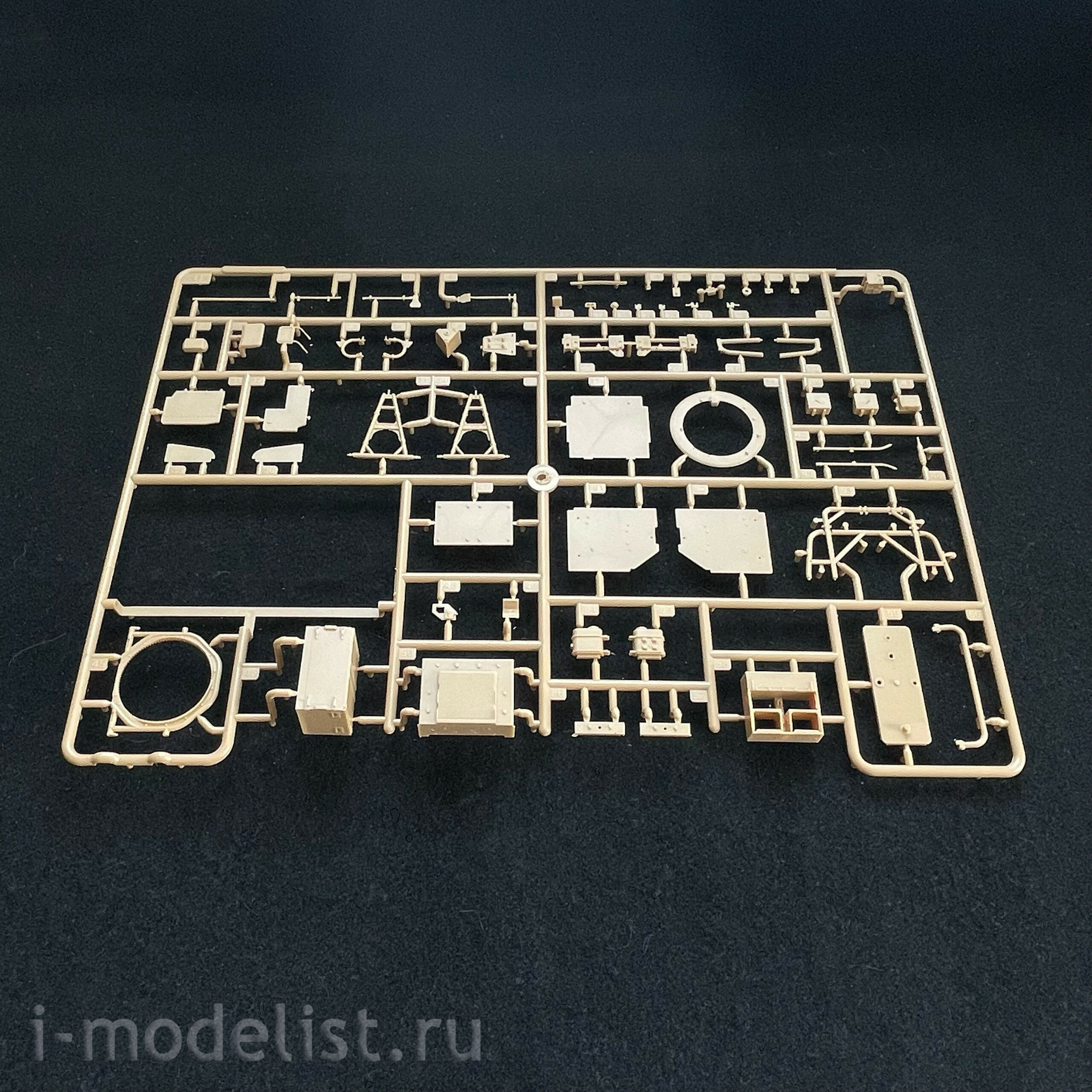 84522 HobbyBoss 1/35 Британский бронеавтомобиль Coyote TSV