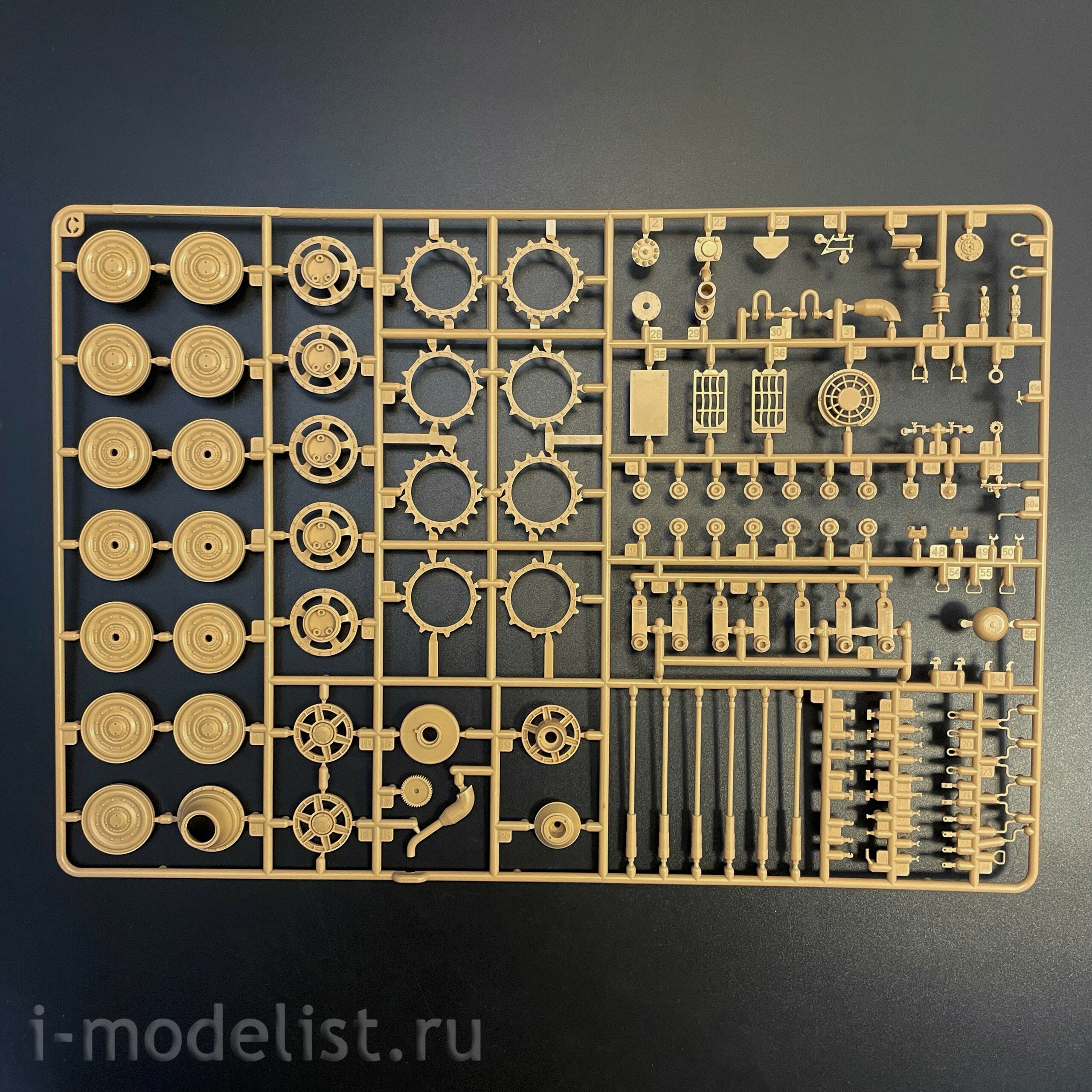 RM-5138 Rye Field Model 1/35 Немецкий танк Sd.Kfz. 182 Pz.Kpfw.VI Ausf.B King Tiger Арденны 1944 (Upgrade-версия)