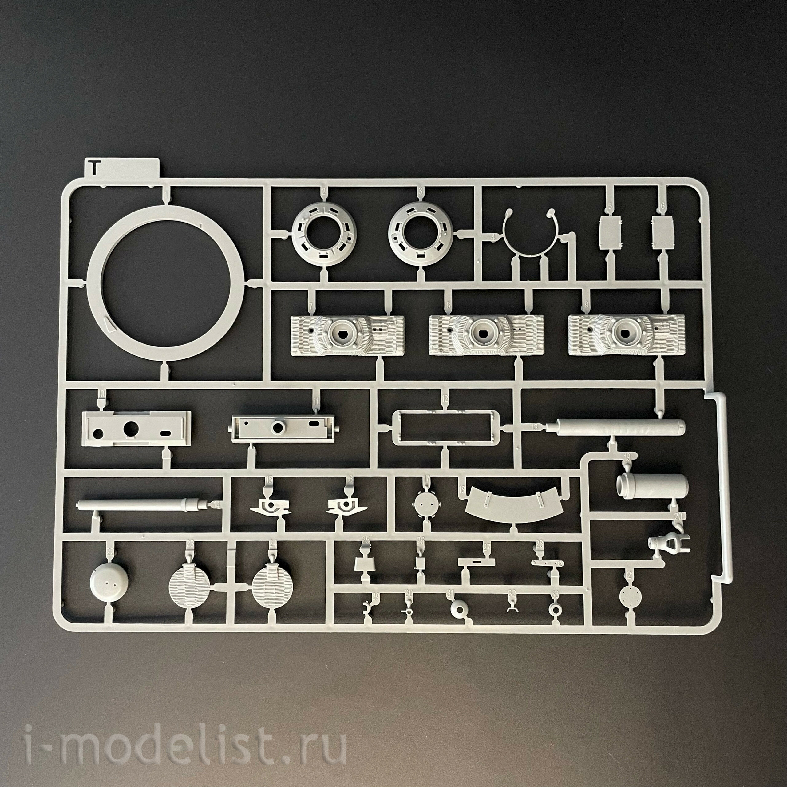 2200 Takom 1/35 Немецкий танк Tiger I (средний) с Zimmerit