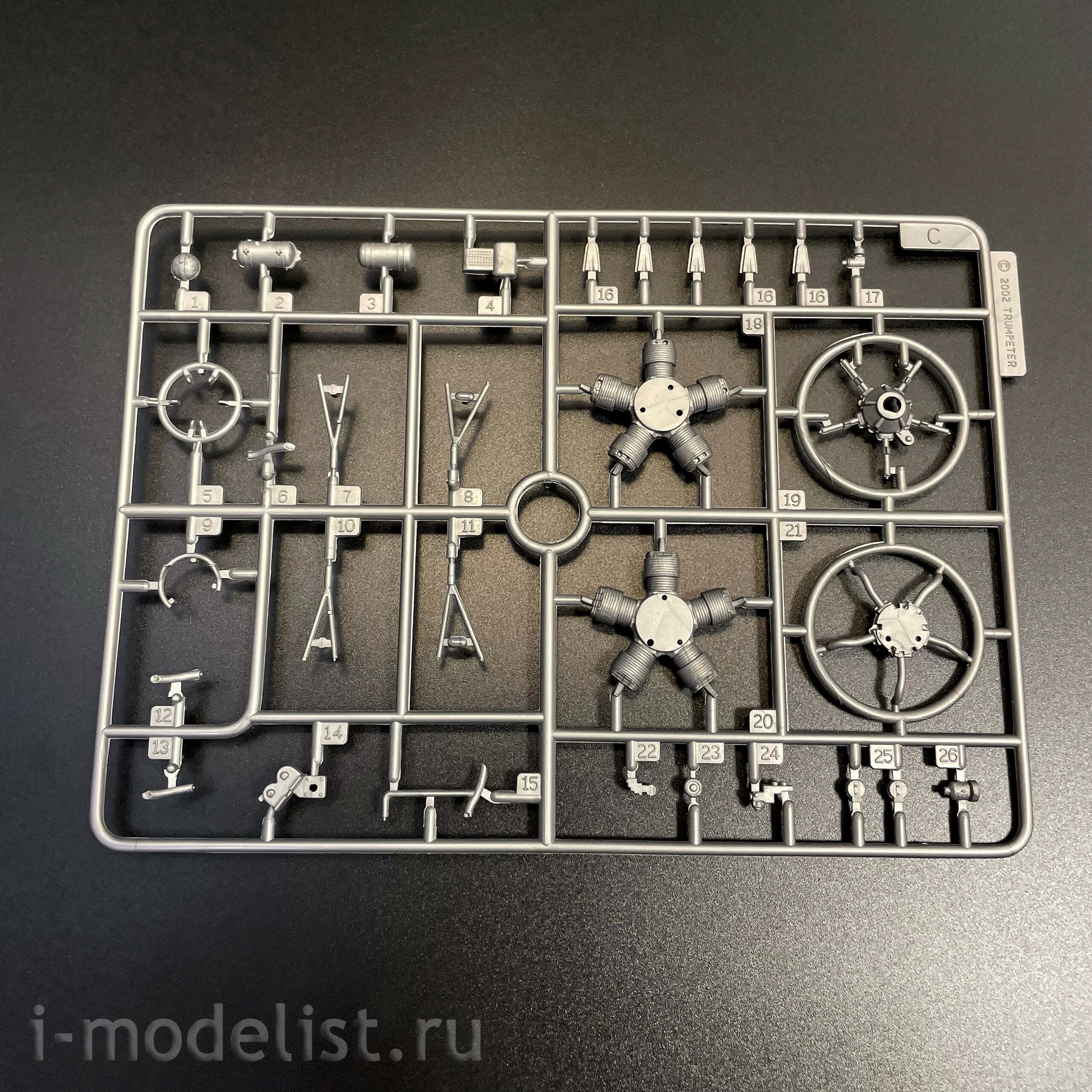 02213 Трубач 1/32 Советский самолёт Я-18 Max