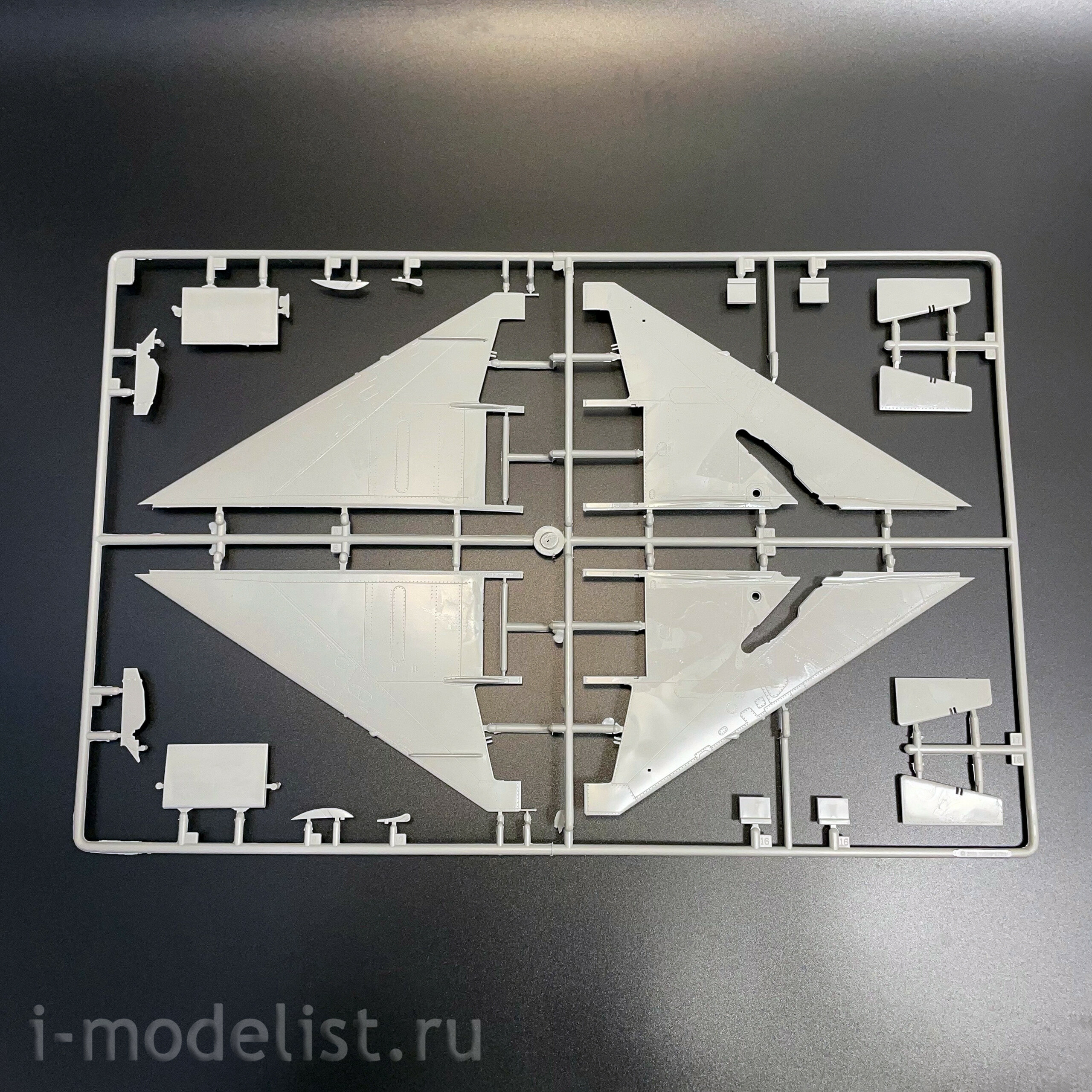 02216 Трубач 1/32 Китайский самолёт F-7 II