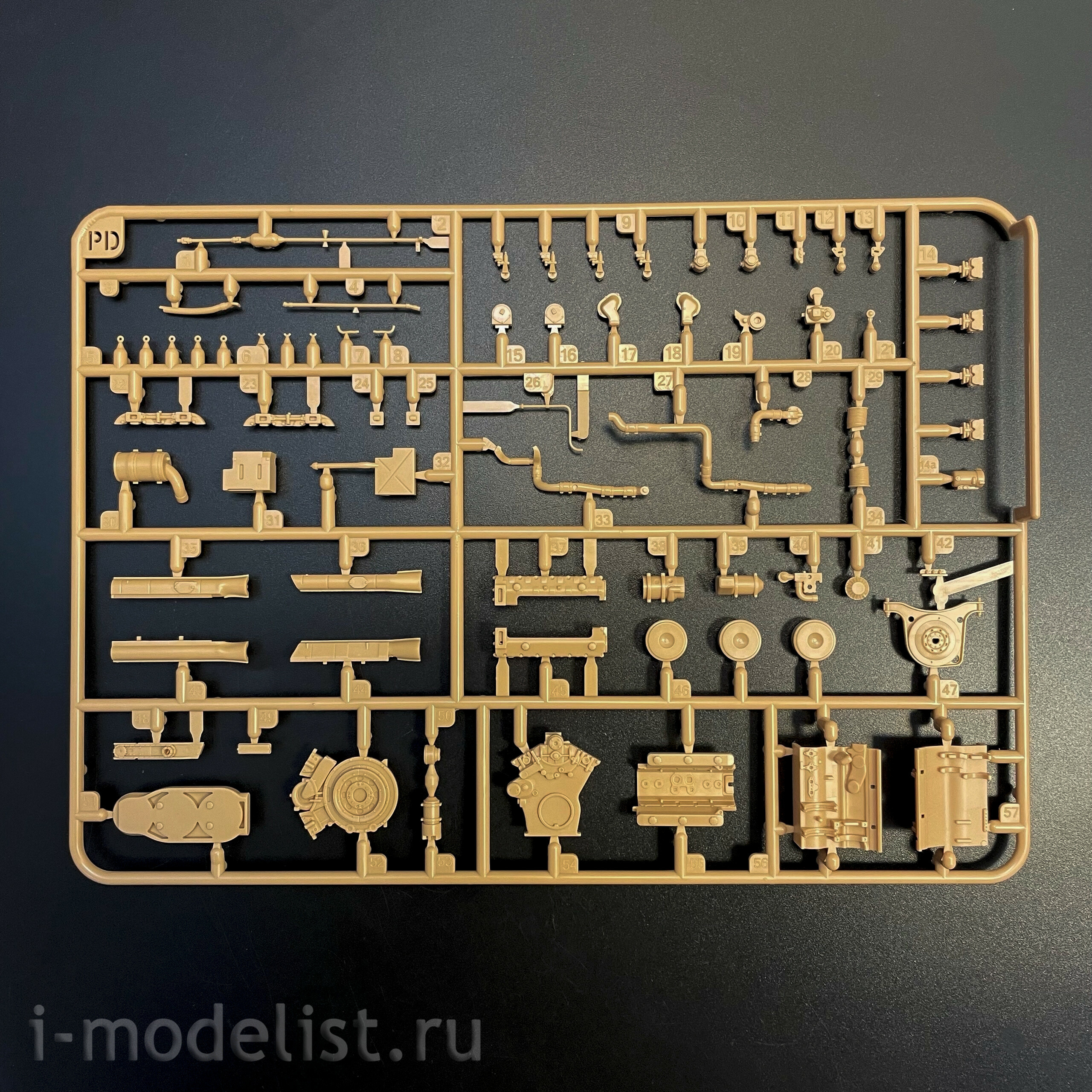 RM-5139 Rye Field Model 1/35 Немецкий танк Sd.kfz.181 Tiger I (ранний, Курск 1943) с фигуркой Михаэля Виттманна