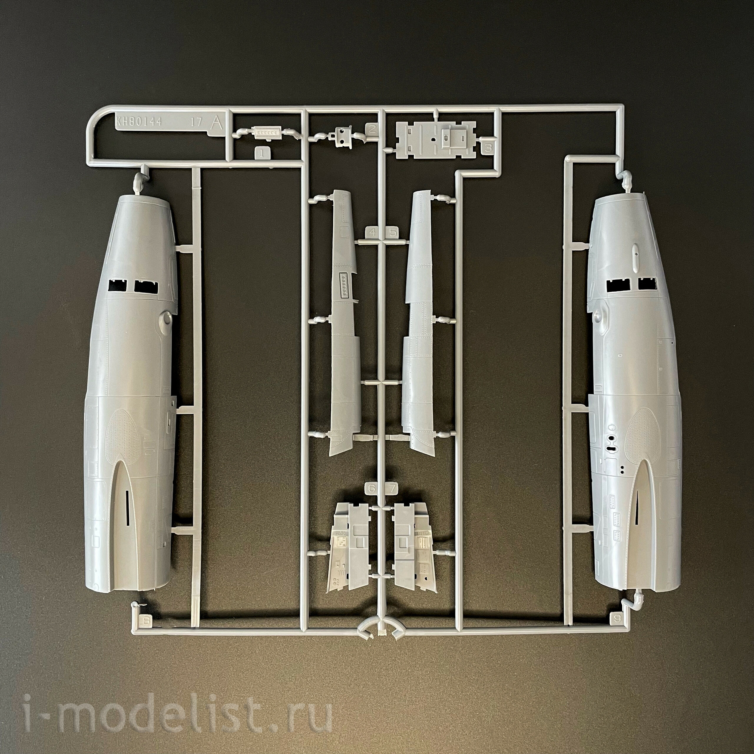 KH80146 Zimi Model 1/48 Российский истребитель-бомбардировщик С-22 M3/M4