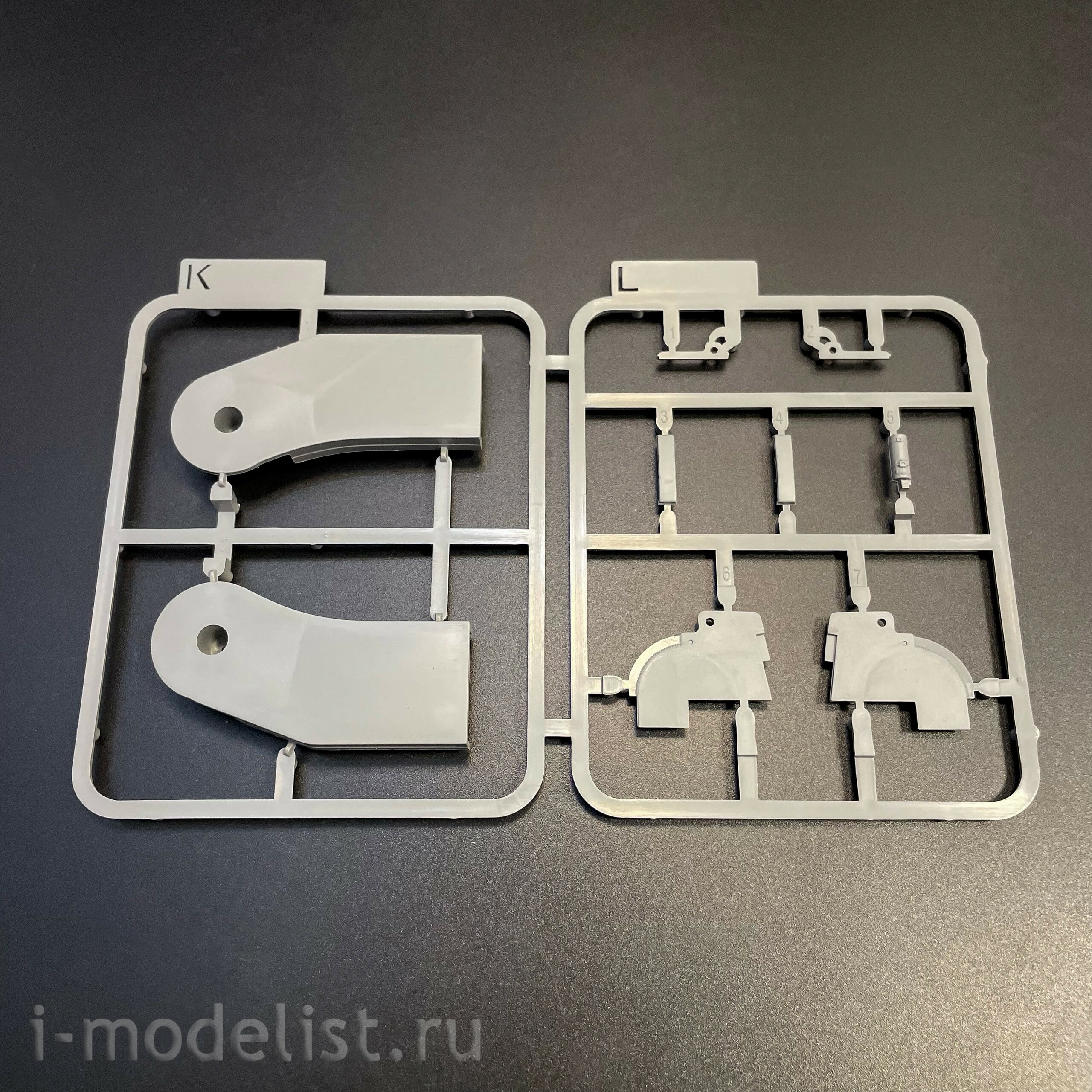 2195 Takom 1/35 Немецкий тяжёлый танк Sd.Kfz.181 Pz.Kpfw.VI Ausf.E - Tiger I ранний с фигурой Michael Wittmann
