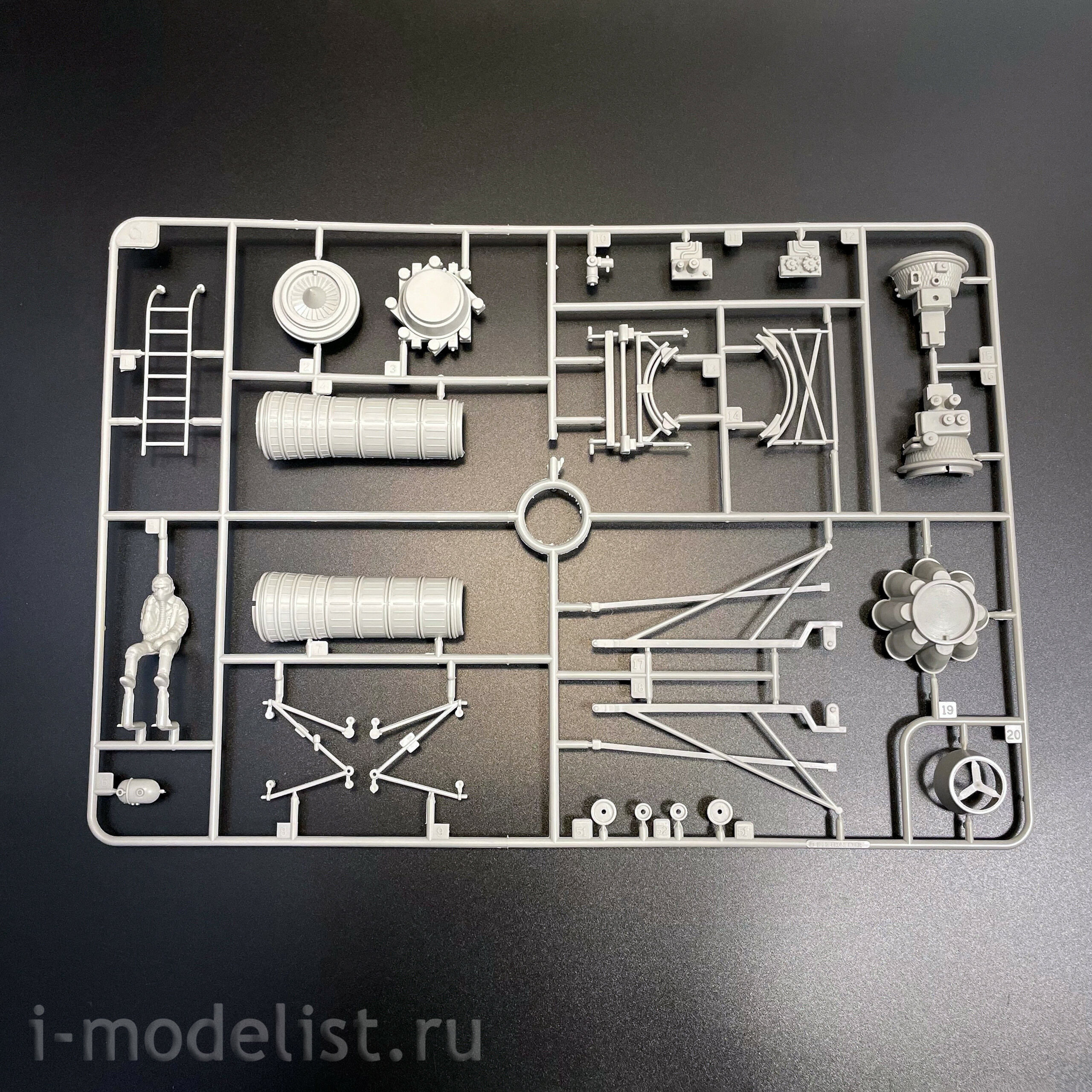 02204 Трубач 1/32 Советский реактивный истребитель М-15 BIS