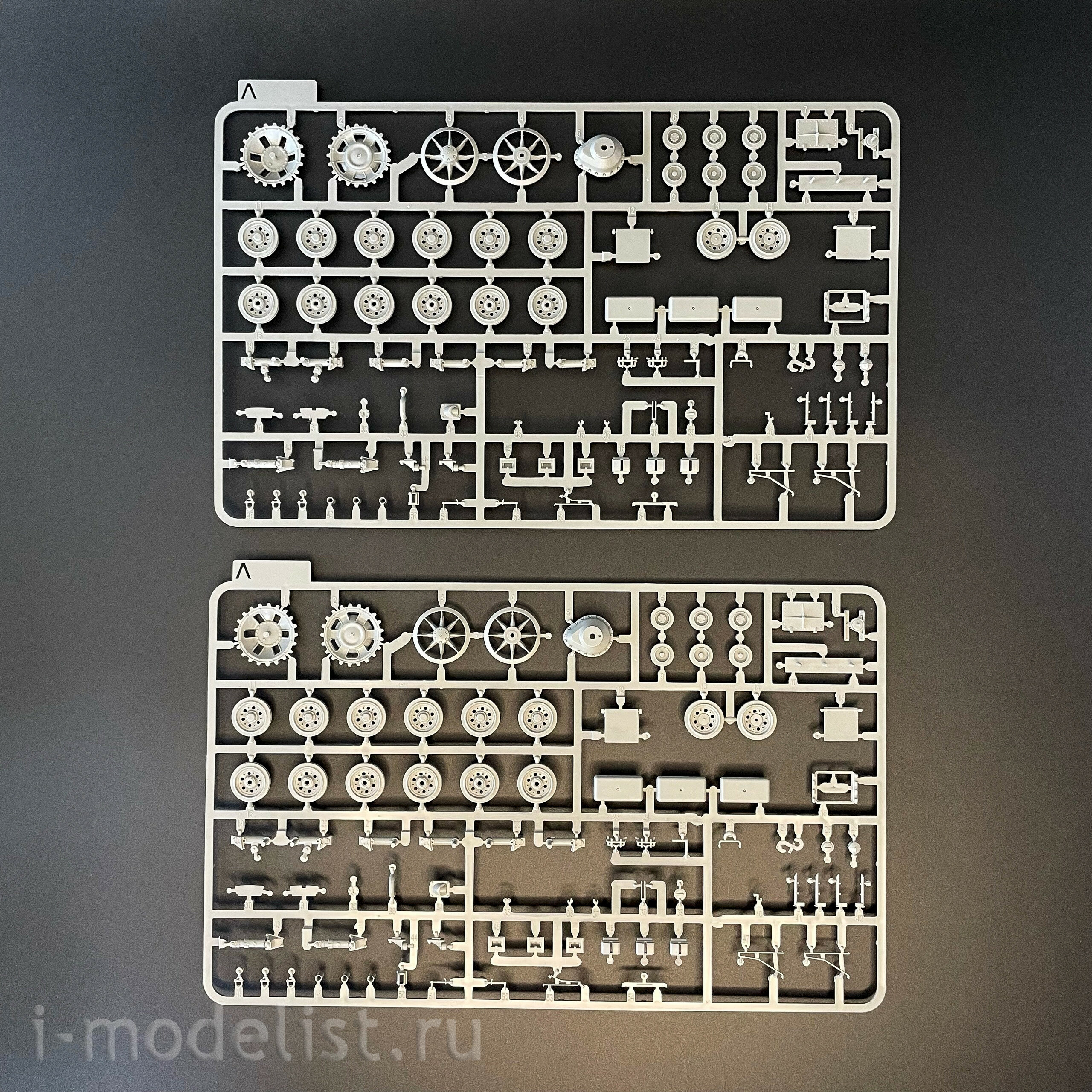 8017 Takom 1/35 Немецкая САУ StuH 42 & StuG III Ausf. G (средний), 2 в 1