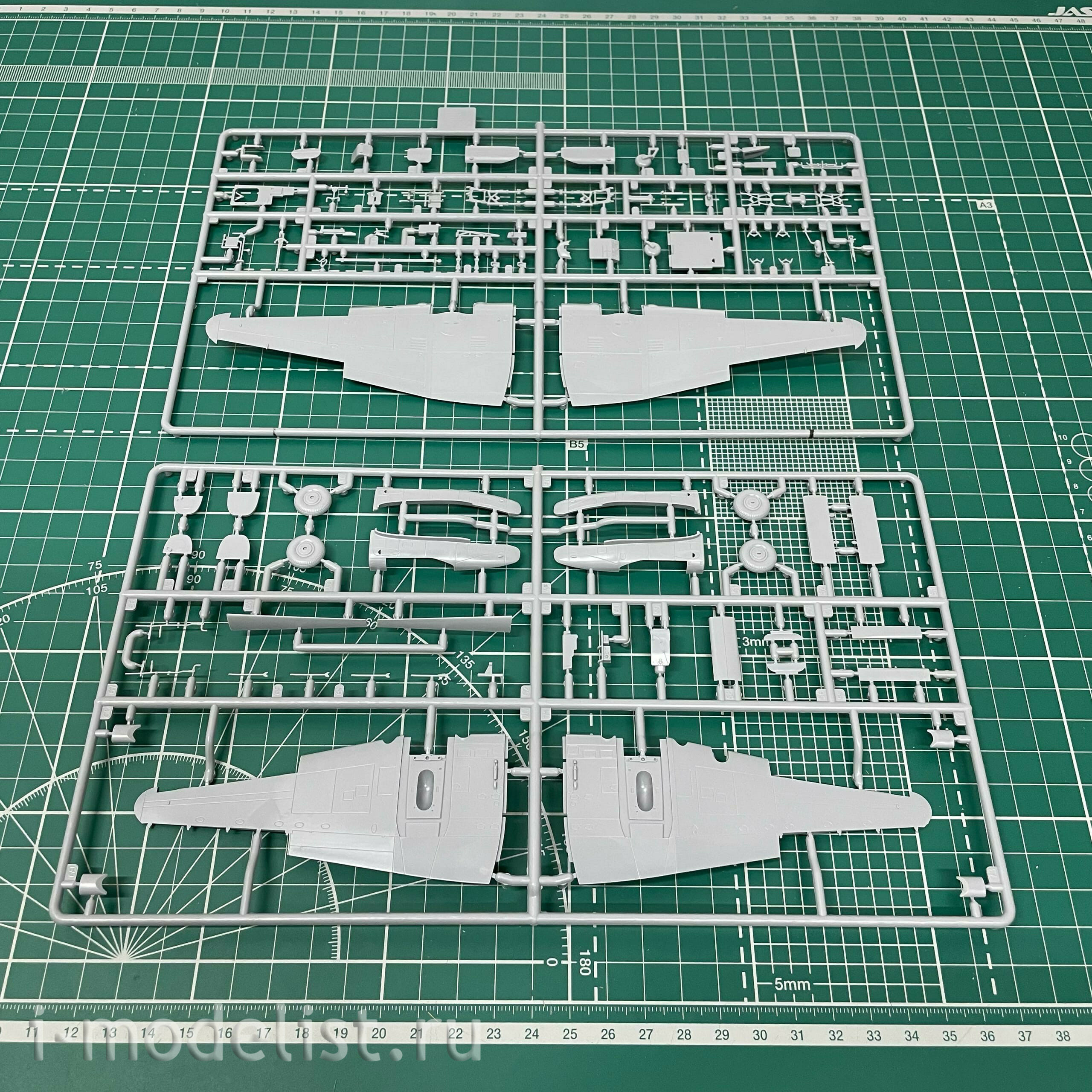 7283ПН Звезда 1/72 Подарочный набор: Советский пикирующий бомбардировщик Пе-2