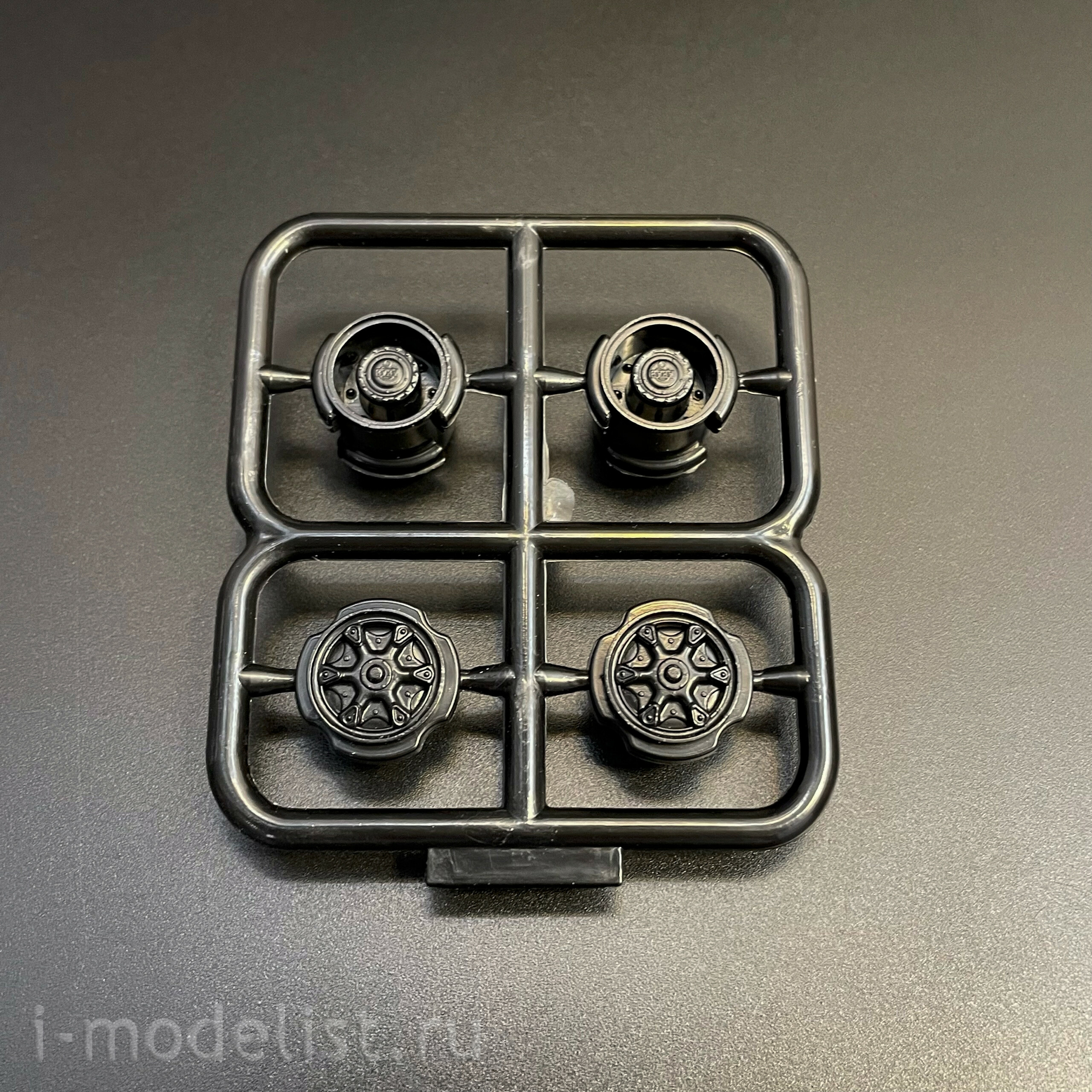4080AVD AVD Models 1/43 Ликинский автобус 677П