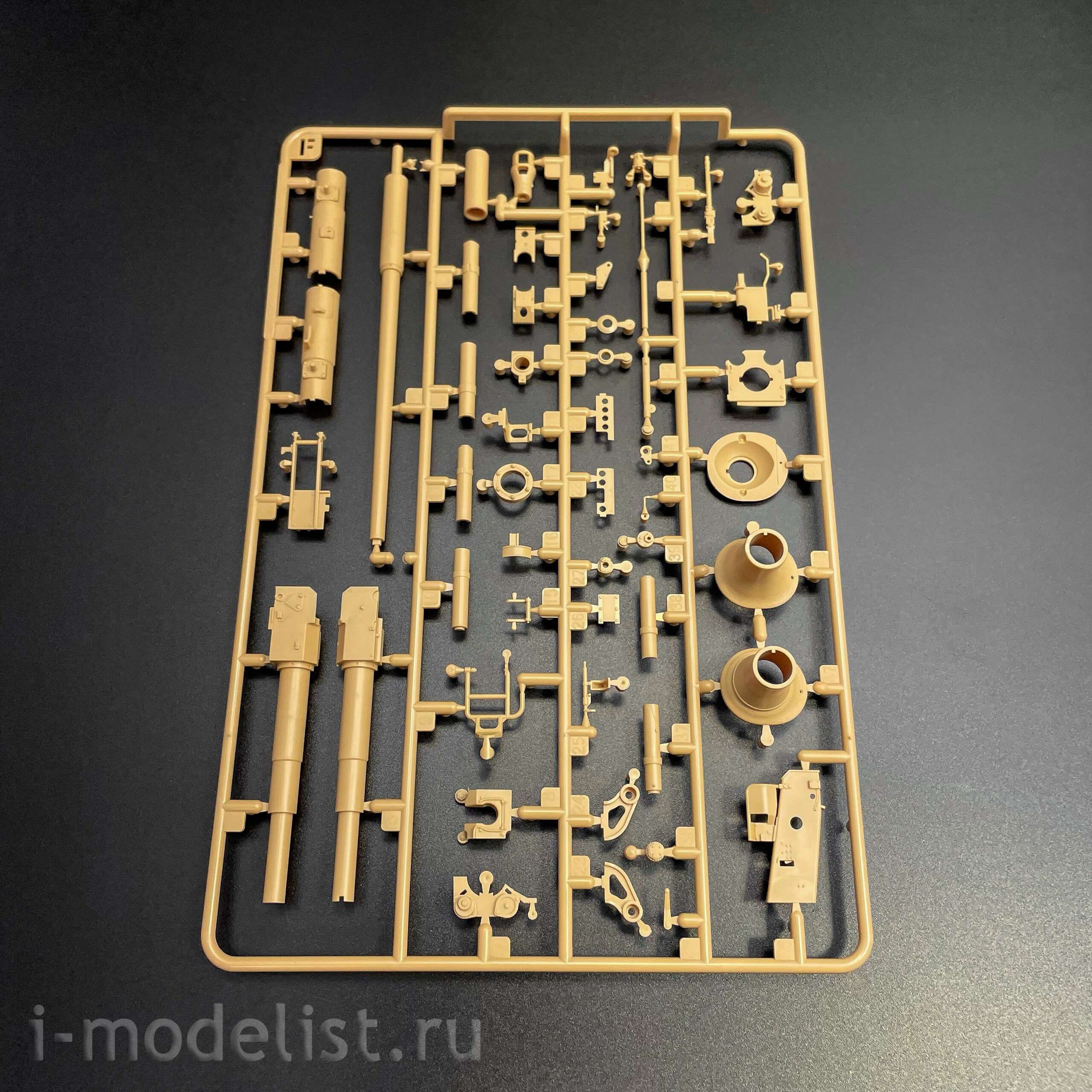 RM-5126 Rye Field Model 1/35 Немецкий тяжелый танк Sd.Kfz.182 Tiger Ausf.B King Tiger (турель Henschel), продвинутая версия