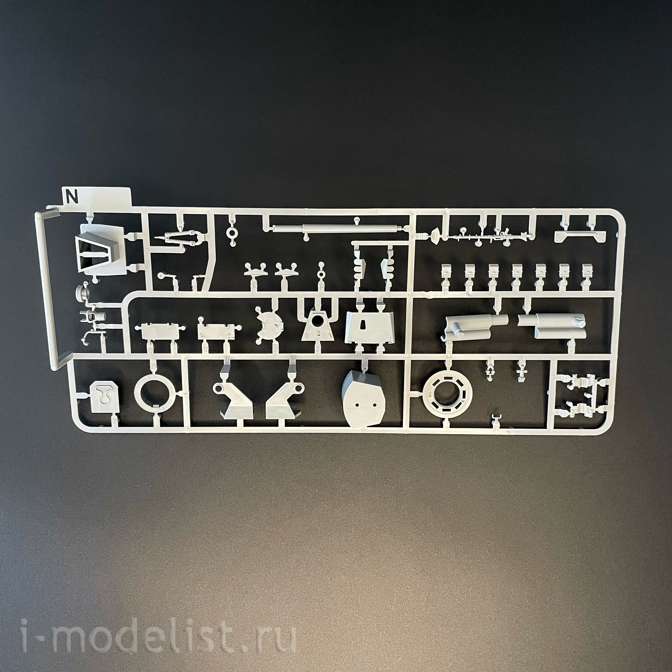 8017 Takom 1/35 Немецкая САУ StuH 42 & StuG III Ausf. G (средний), 2 в 1