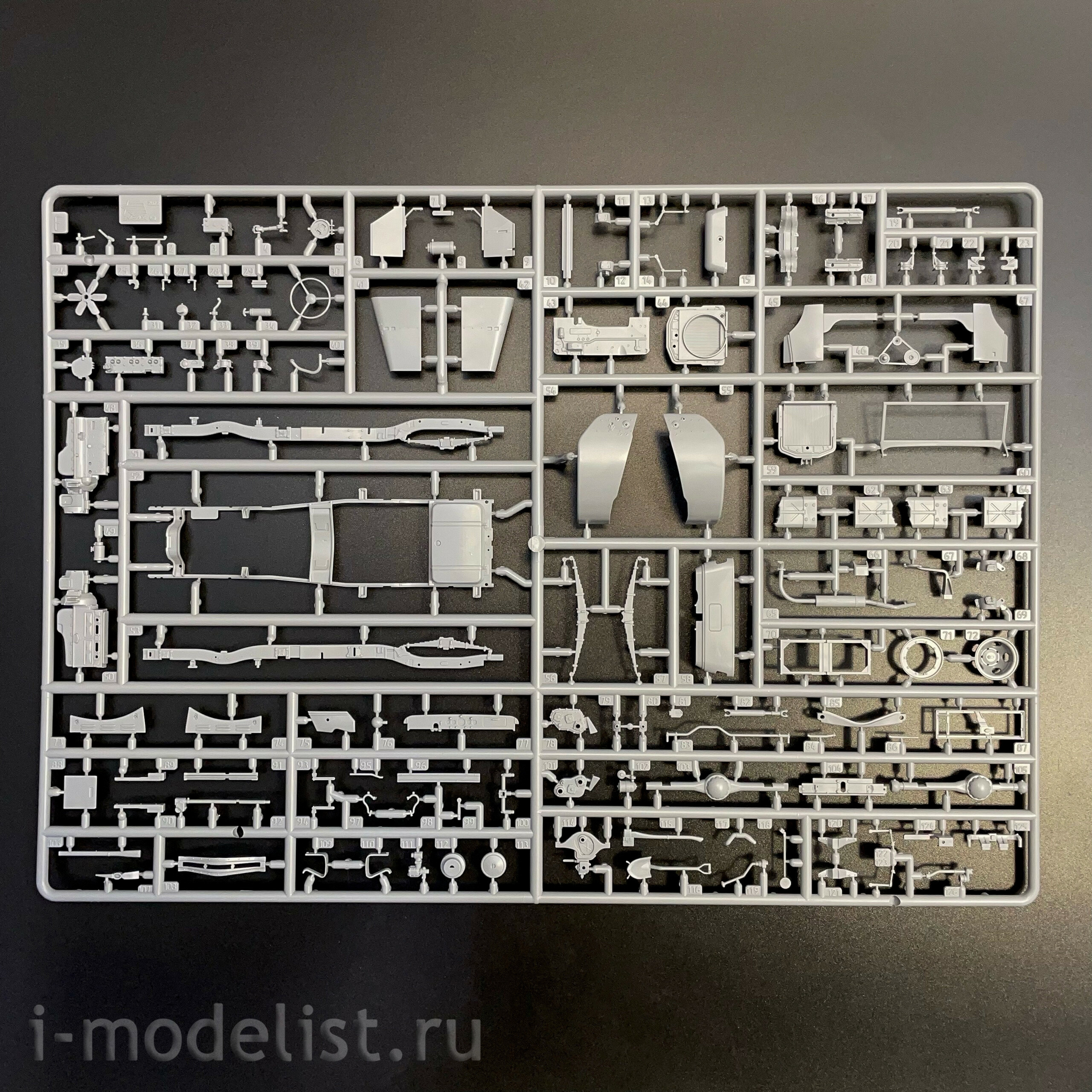 3711 Звезда 1/35 Американский армейский медицинский автомобиль Dodge WC-54