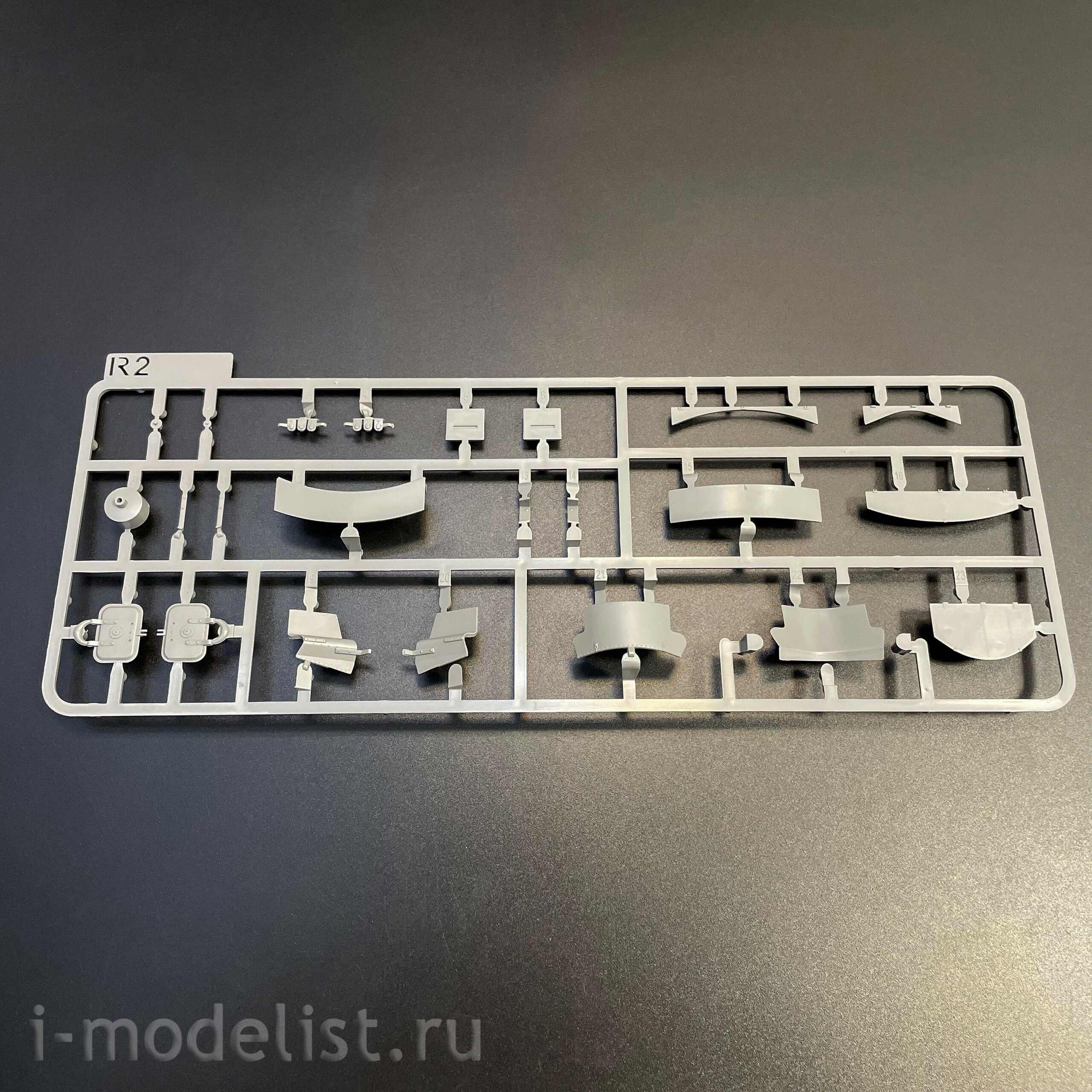 2195 Takom 1/35 Немецкий тяжёлый танк Sd.Kfz.181 Pz.Kpfw.VI Ausf.E - Tiger I ранний с фигурой Michael Wittmann