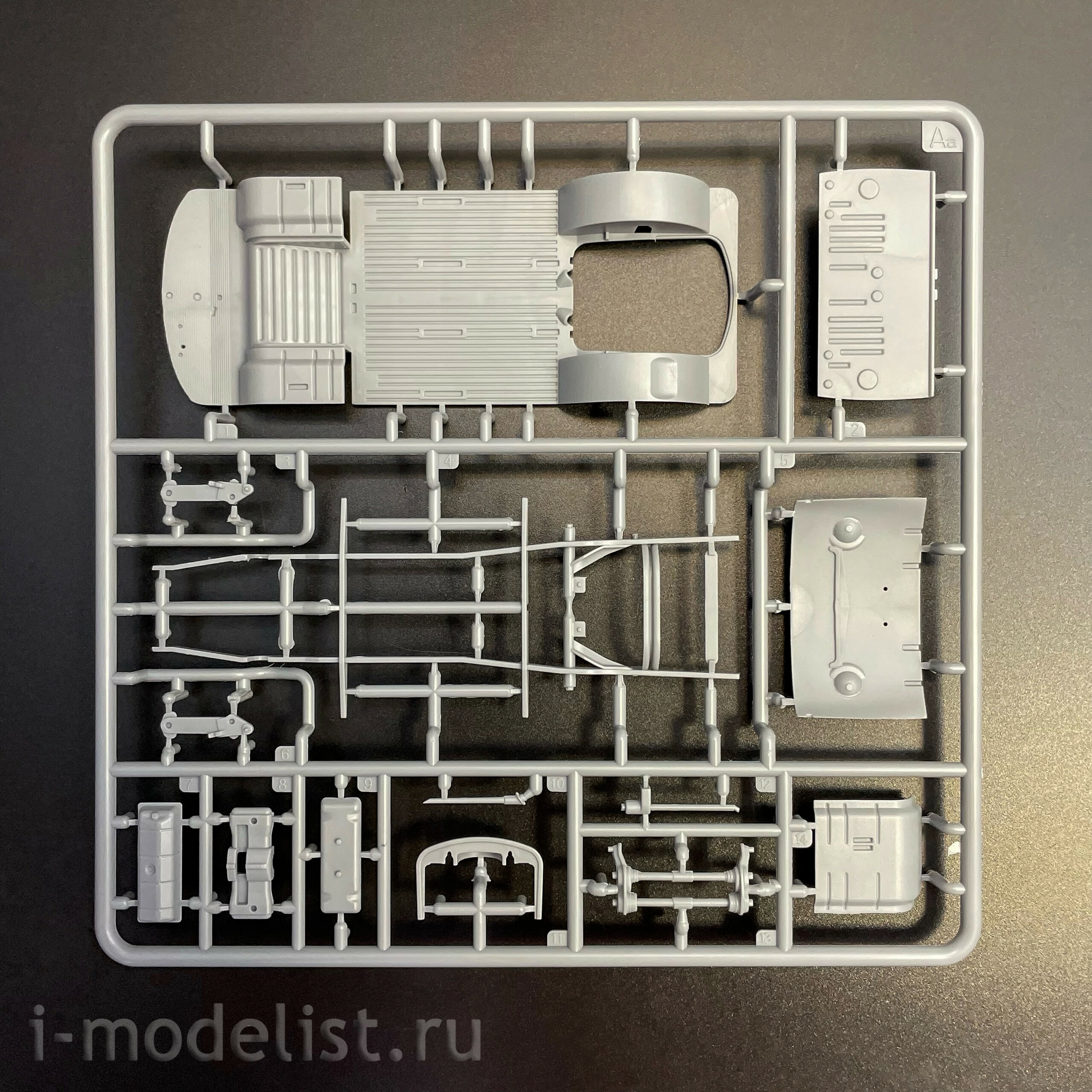 AK35024 AK Interactive 1/35 Легковой автомобиль-фургон T2 Model 1972 Van