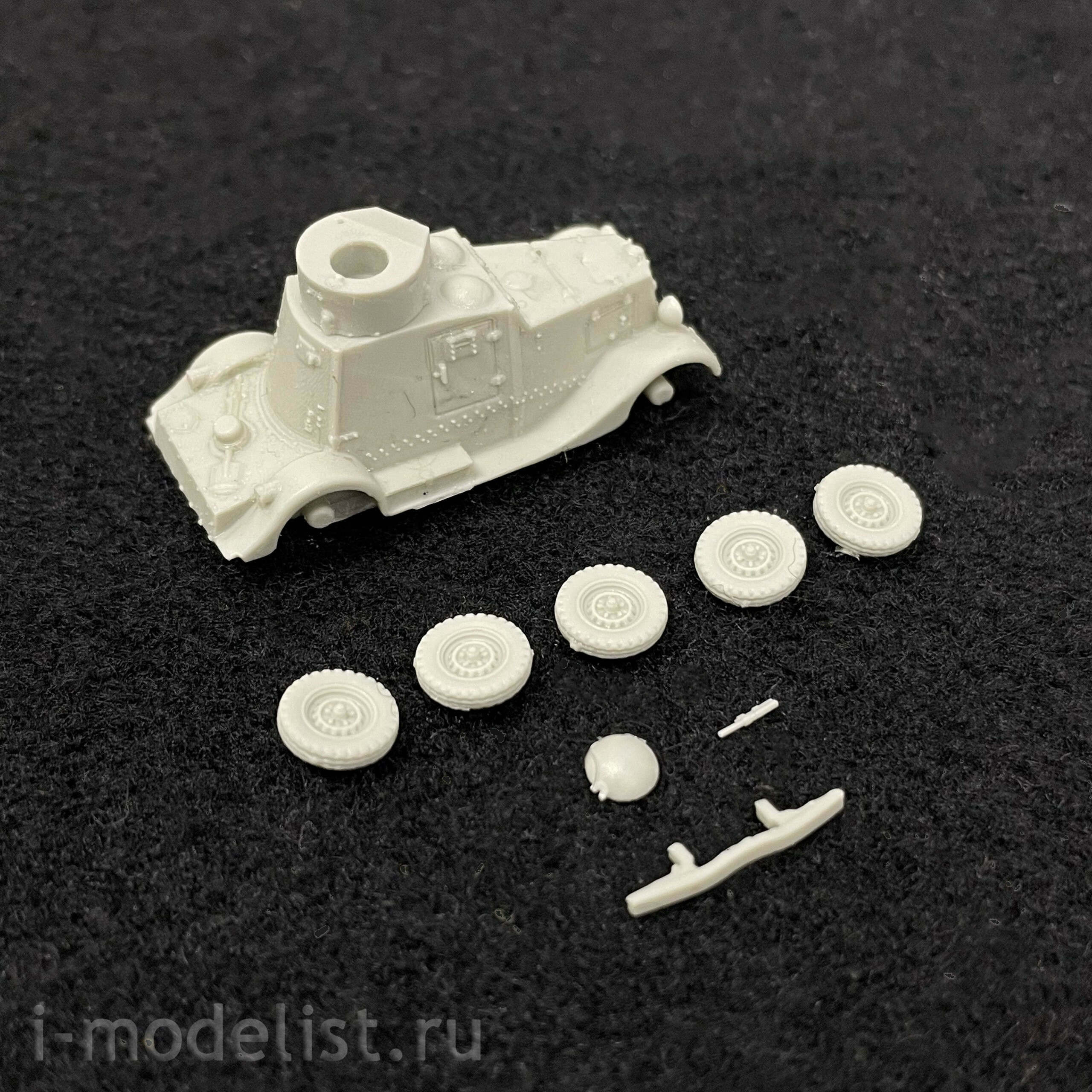 100202 Zebrano 1/100 Советский бронеавтомобиль ФАИ-М