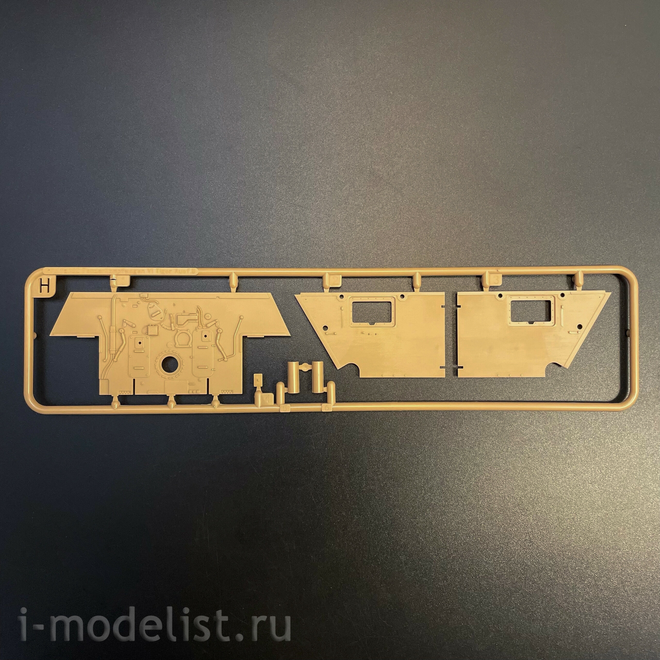 RM-5137 Rye Field Model 1/35 Немецкий танк Sd.Kfz.182 Panzerkampfwagen VI Tiger Ausf.B “King Tiger” ARDENNES 1944 Башня Henschel